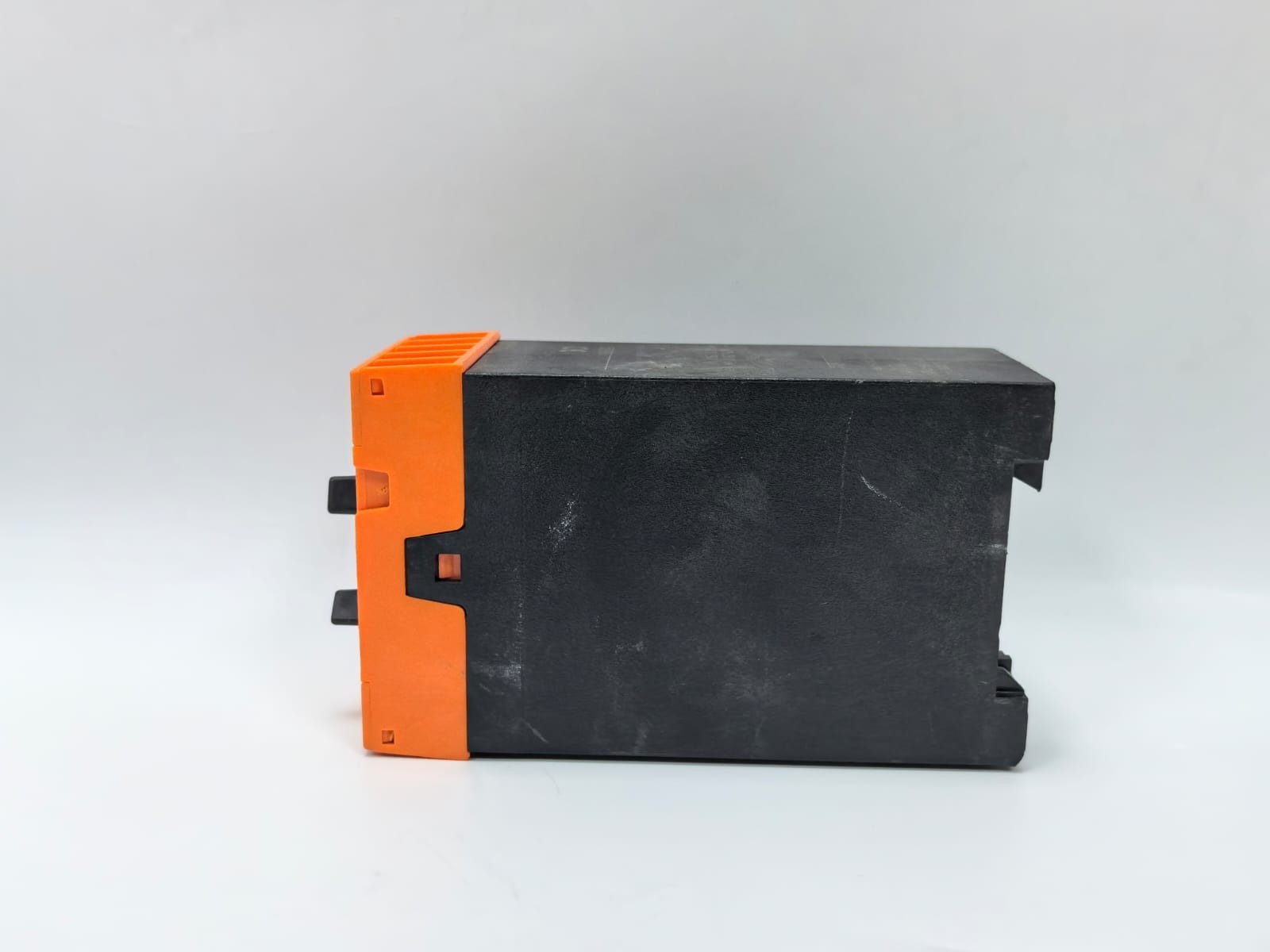 E.DOLD & SOHNE BA9037.12/011 E.DOLD & SOHNE KG BA9037.12/011 VOLTAGE RELAY AC 127V 50/60HZ 7