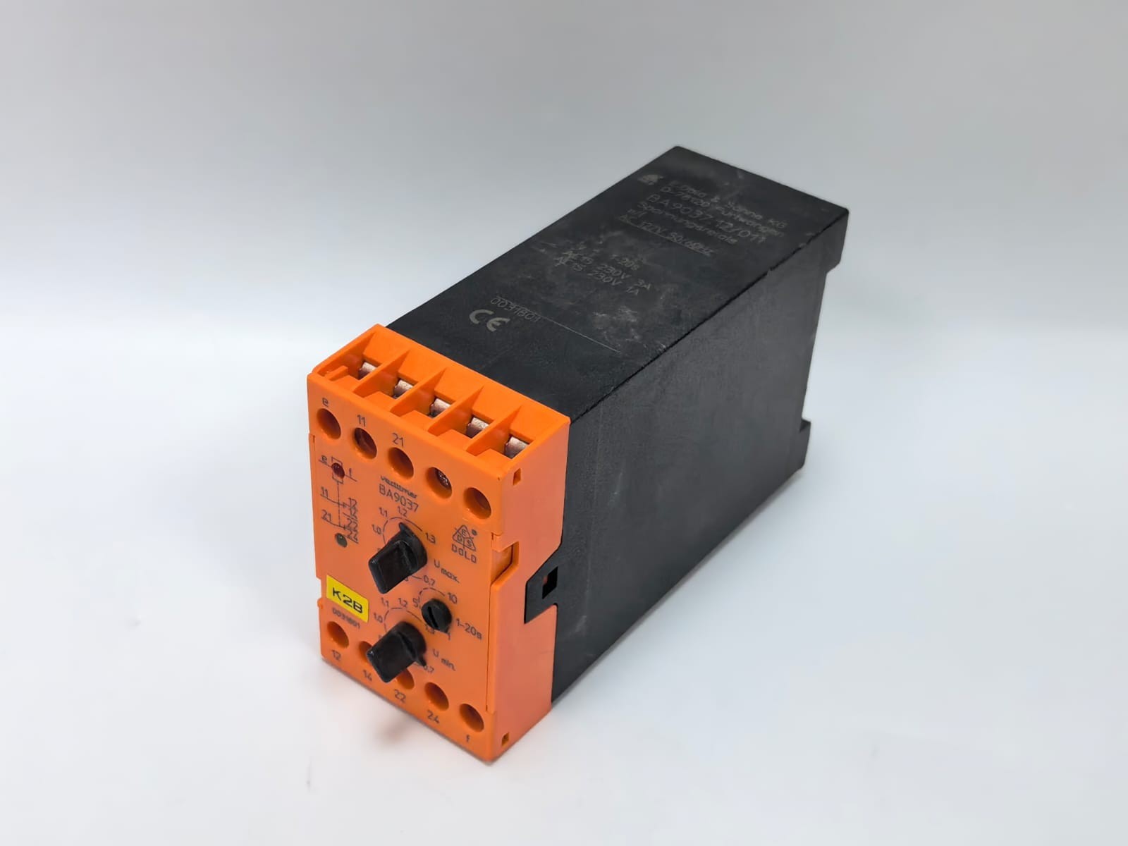 E.DOLD & SOHNE BA9037.12/011 E.DOLD & SOHNE KG BA9037.12/011 VOLTAGE RELAY AC 127V 50/60HZ 9