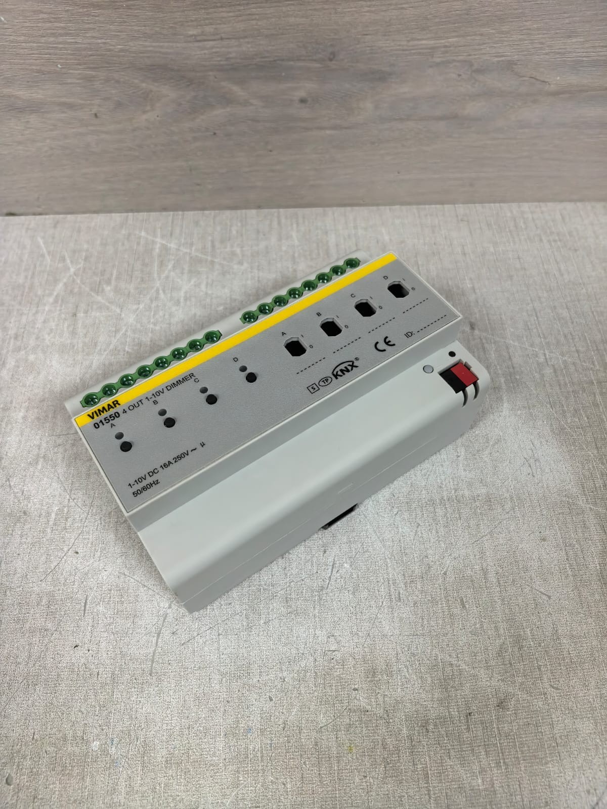 UNKNOWN 01550 VIMAR 01550 4 OUT 1-10V DIMMER 250V 3