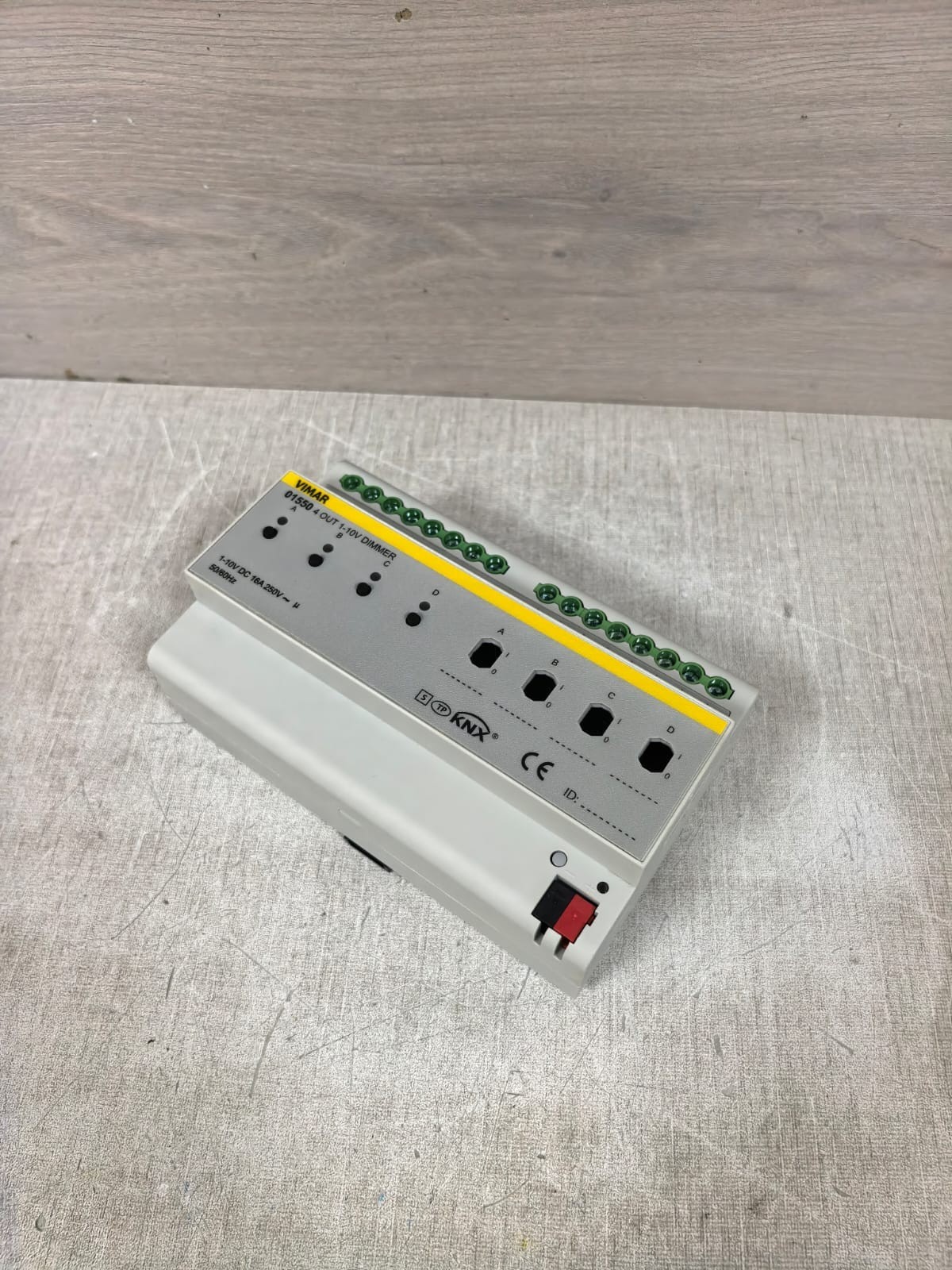 UNKNOWN 01550 VIMAR 01550 4 OUT 1-10V DIMMER 250V 4