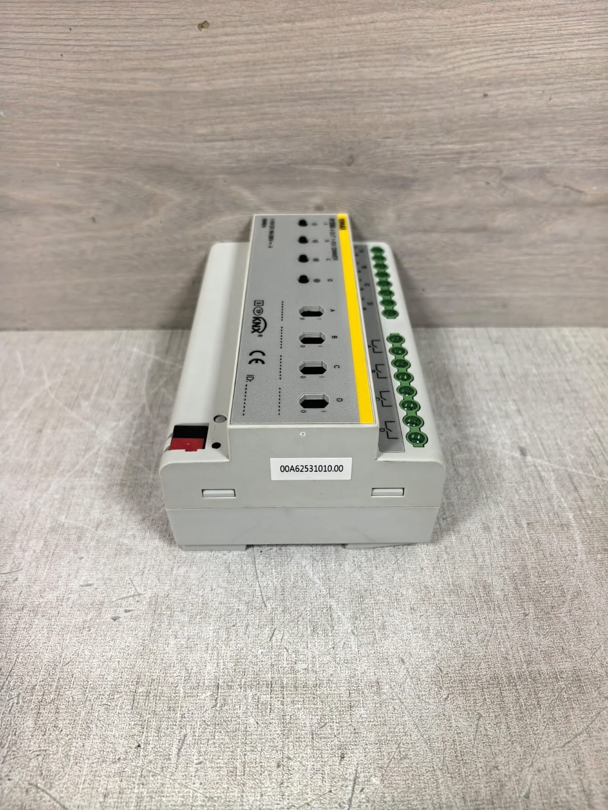UNKNOWN 01550 VIMAR 01550 4 OUT 1-10V DIMMER 250V 7