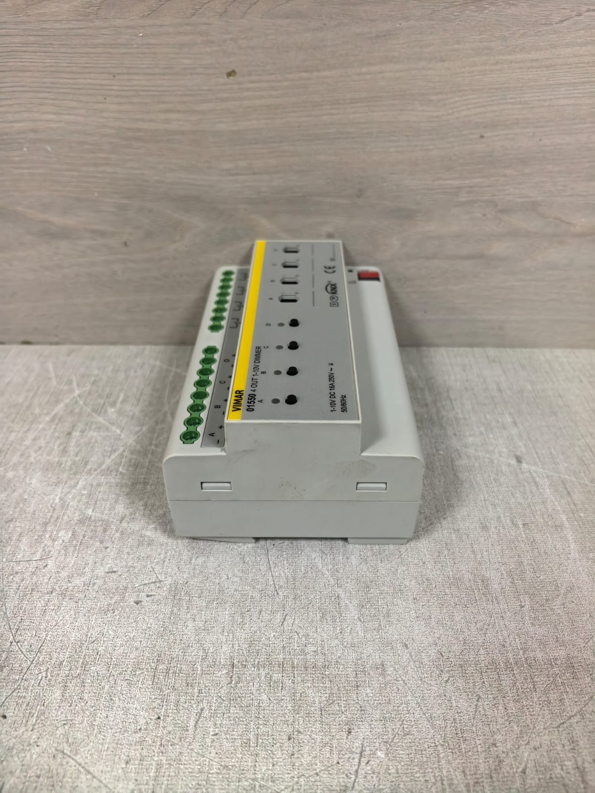 UNKNOWN 01550 VIMAR 01550 4 OUT 1-10V DIMMER 250V 8