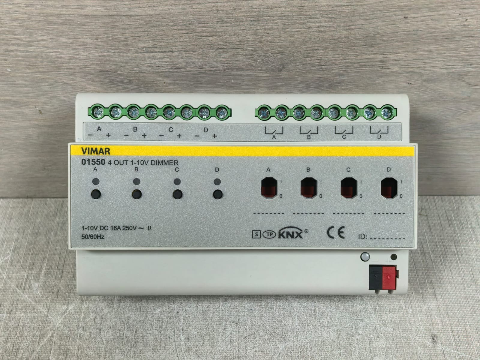 VIMAR 01550 4 OUT 1-10V DIMMER 250V