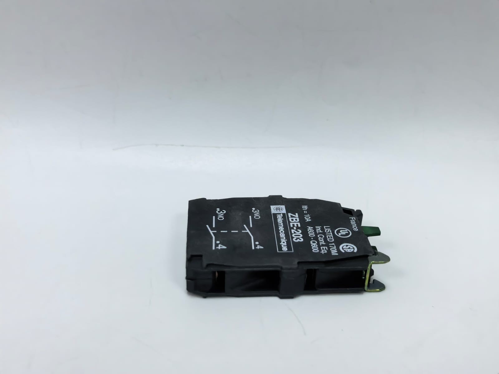 Schneider Electric ZBE-203 PCS TELEMECANIQUE ZBE-203 DOUBLE CONTACT BLOCK 4