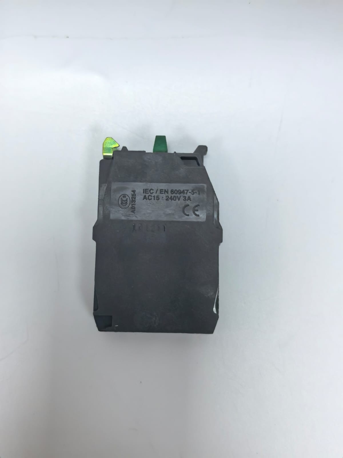 Schneider Electric ZBE-203 PCS TELEMECANIQUE ZBE-203 DOUBLE CONTACT BLOCK 7