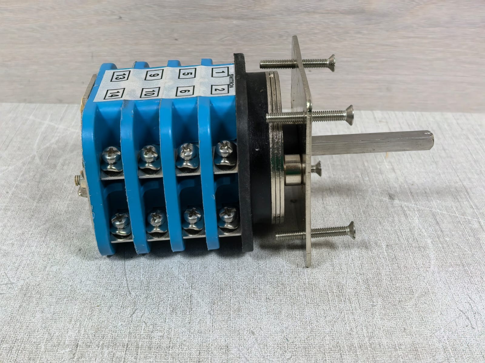 UNKNOWN SPC32P489R/T86/PD SWITRON SPC32P489R/T86/PD ROTARY SWITCH 32A 440VAC 6
