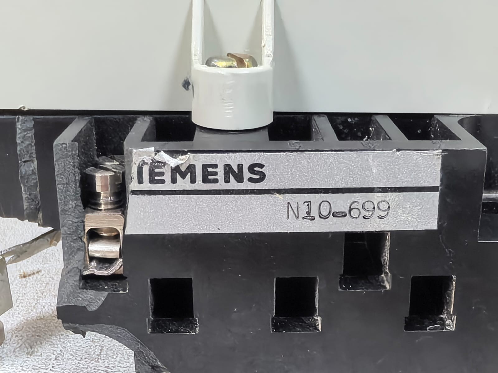 Siemens M08243-B1042-A N10-699 SIEMENS M08243-B1042-A N10-699 MEASUREMENT CONVERTER 7