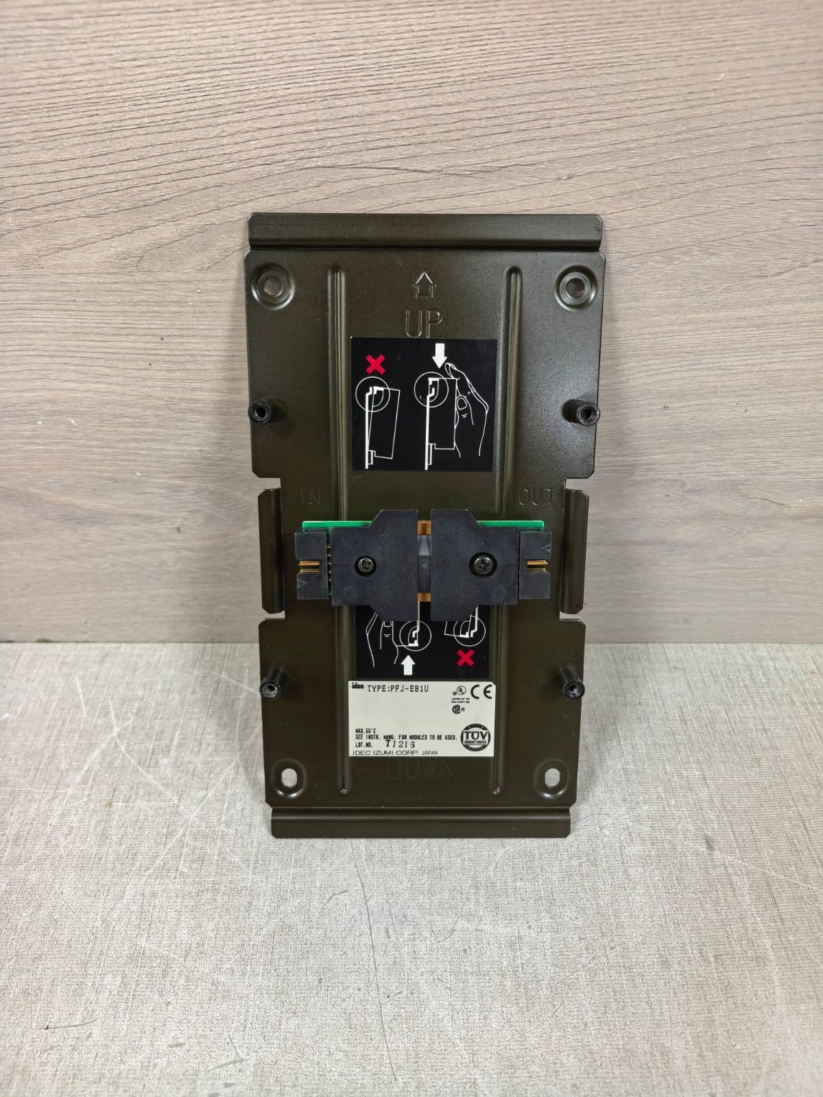 IDEC PFJ-EB1U IDEC IZUMI PFJ-EB1U EXPANSION BASE UNIT 2