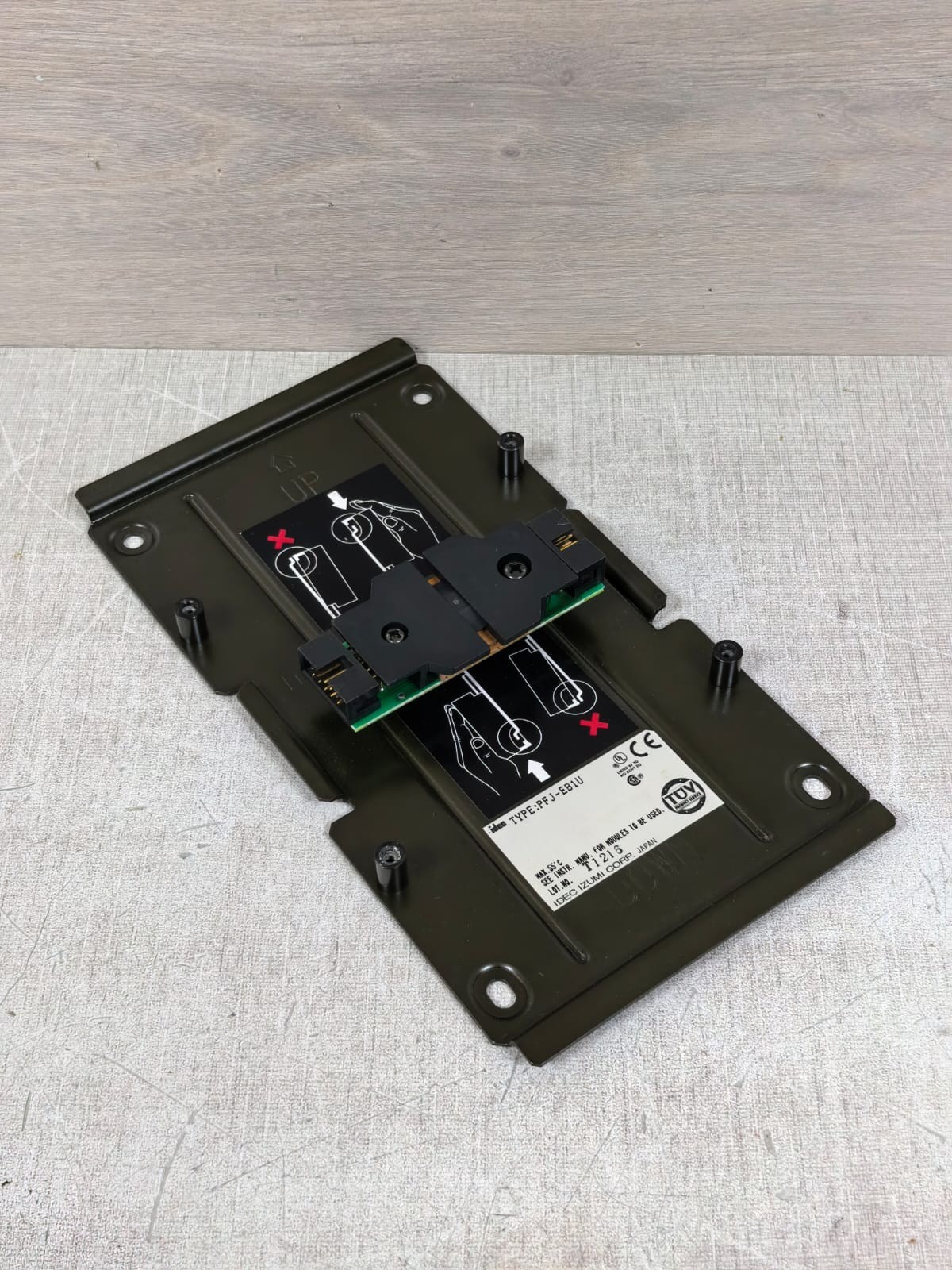 IDEC PFJ-EB1U IDEC IZUMI PFJ-EB1U EXPANSION BASE UNIT 6