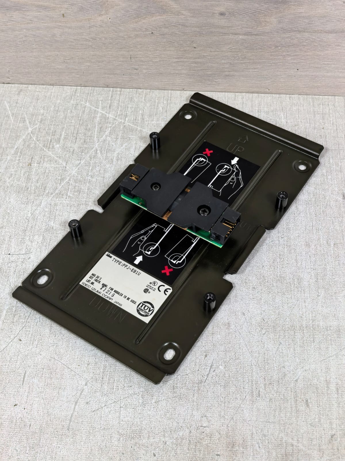 IDEC PFJ-EB1U IDEC IZUMI PFJ-EB1U EXPANSION BASE UNIT 7