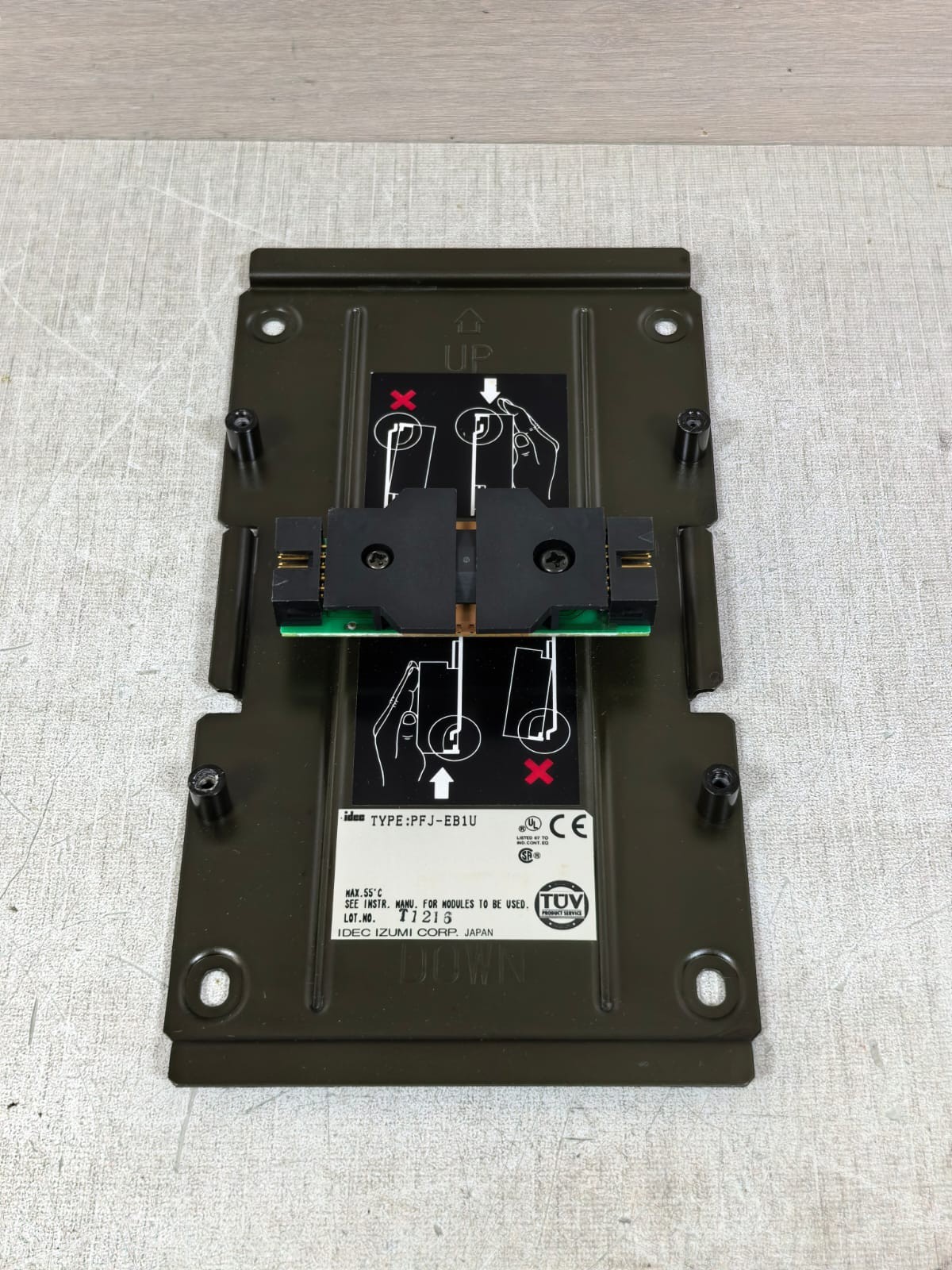 IDEC PFJ-EB1U IDEC IZUMI PFJ-EB1U EXPANSION BASE UNIT 8