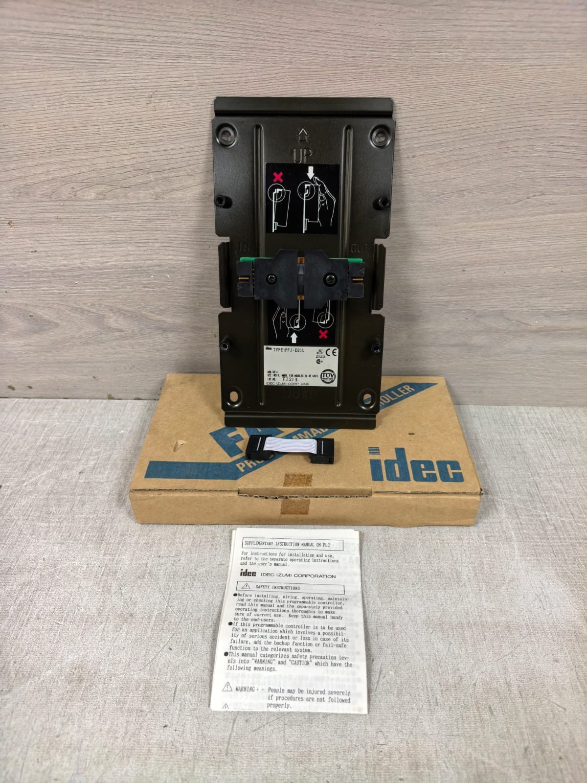 IDEC IZUMI PFJ-EB1U EXPANSION BASE UNIT