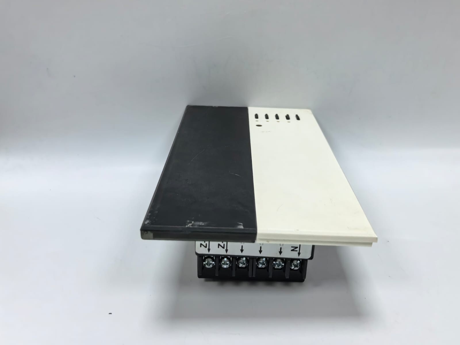 LUTRON GRX-3104-AU LUTRON GRAFIK EYE GRX-3104-AU DIMMING MODULE 220-240V 50/60HZ 7