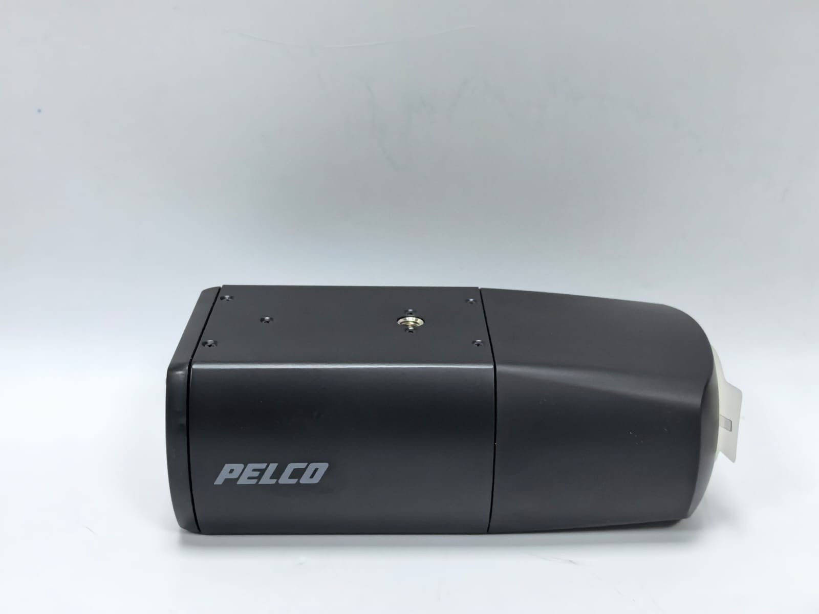 Pelco IXE22 PELCO IXE22 2-MEGAPIXEL INDOOR NETWORK BOX SECURITY CAMERA SRX ENH+BOX POE12V24V 4