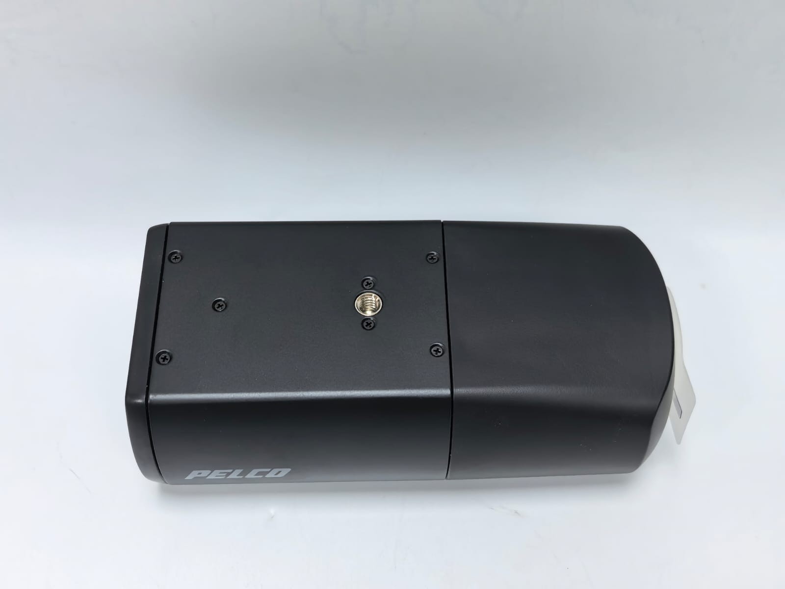 Pelco IXE22 PELCO IXE22 2-MEGAPIXEL INDOOR NETWORK BOX SECURITY CAMERA SRX ENH+BOX POE12V24V 6