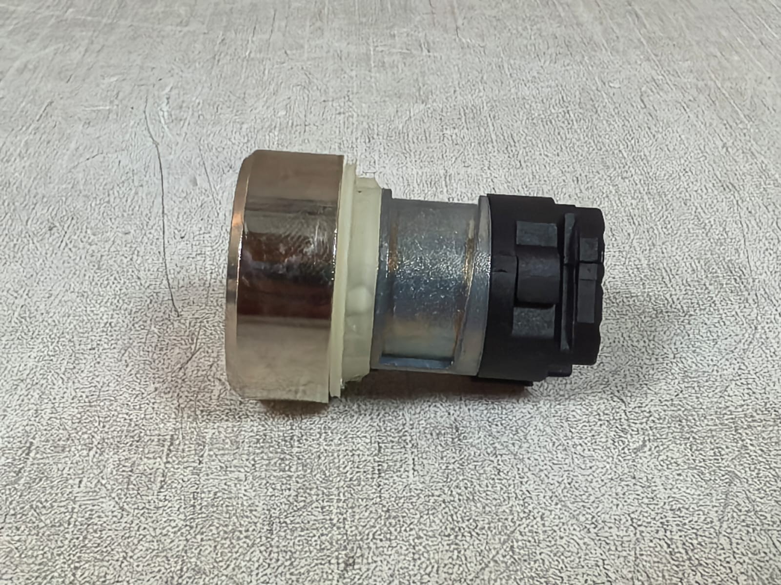 Siemens 3SB3 500-0AA21 SIEMENS 3SB3 500-0AA21 RED PUSH BUTTON WITH FRAME 4