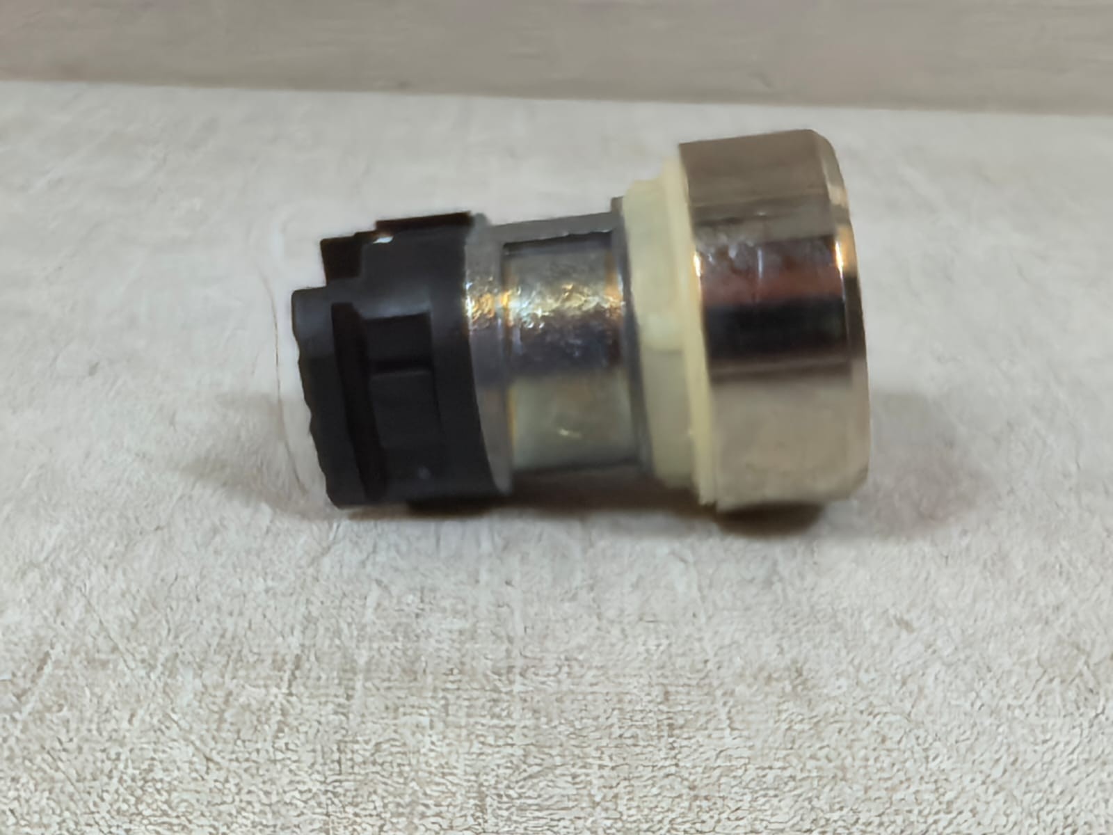 Siemens 3SB3 500-0AA21 SIEMENS 3SB3 500-0AA21 RED PUSH BUTTON WITH FRAME 5