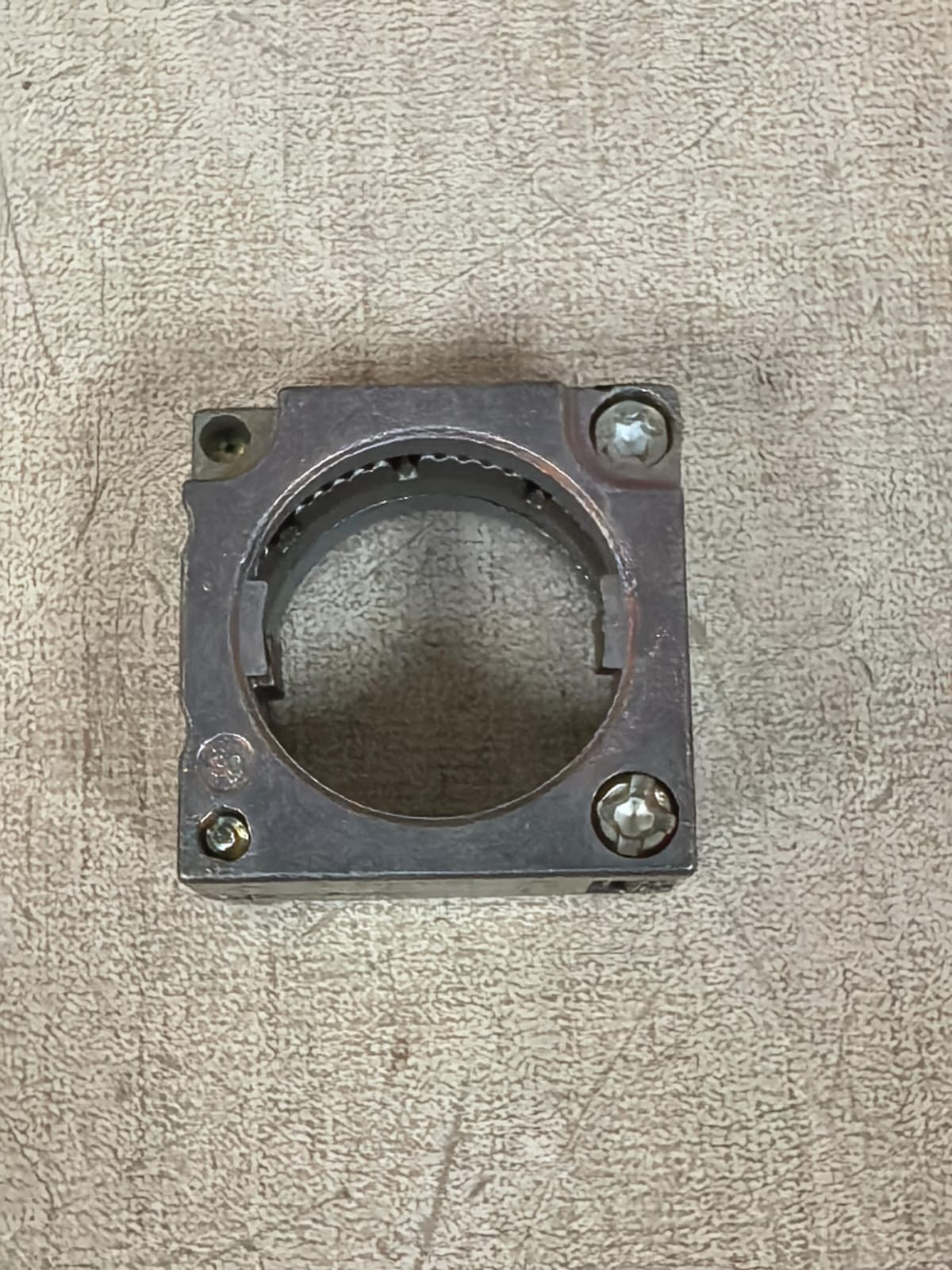 Siemens 3SB3 500-0AA21 SIEMENS 3SB3 500-0AA21 RED PUSH BUTTON WITH FRAME 9