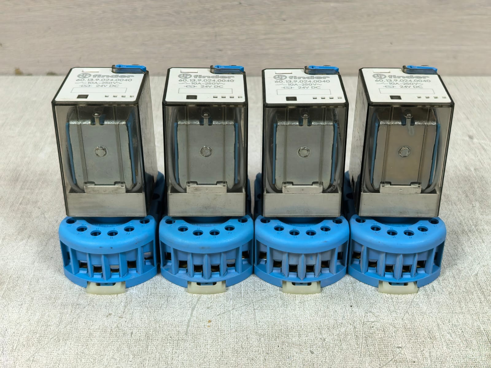 Finder 60.13.9.024.0040 FINDER 60.13.9.024.0040 GENERAL PURPOSE RELAY 10A 250V 8