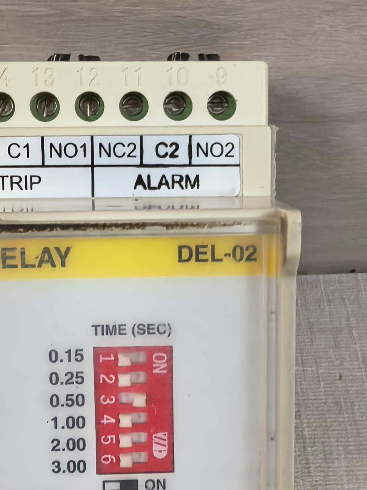 PYOK DV'S DEL-02 PYOK DV'S DEL-02 EARTH LEAKAGE RELAY 85-275VAC/DC 2