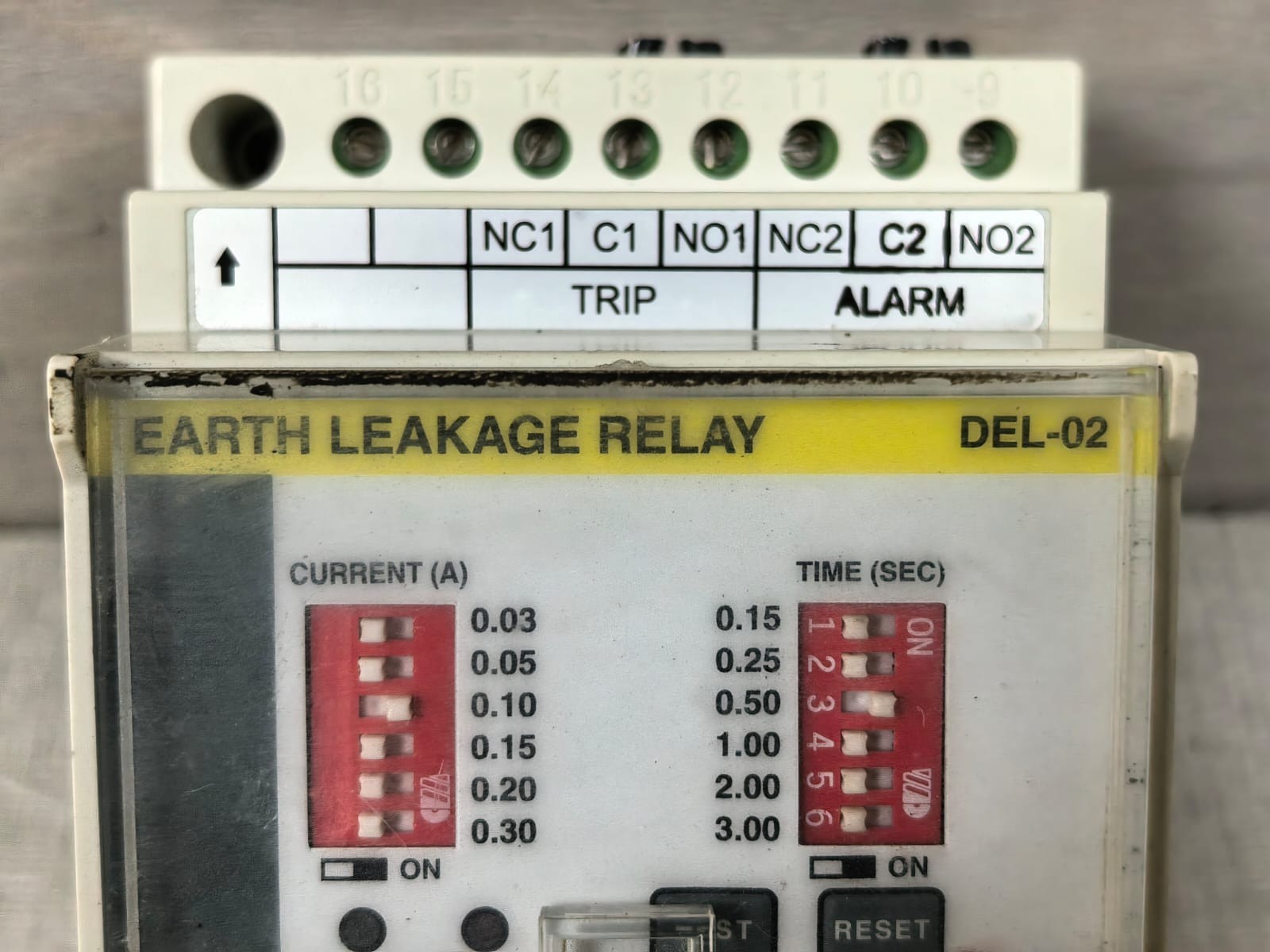 PYOK DV'S DEL-02 PYOK DV'S DEL-02 EARTH LEAKAGE RELAY 85-275VAC/DC 4
