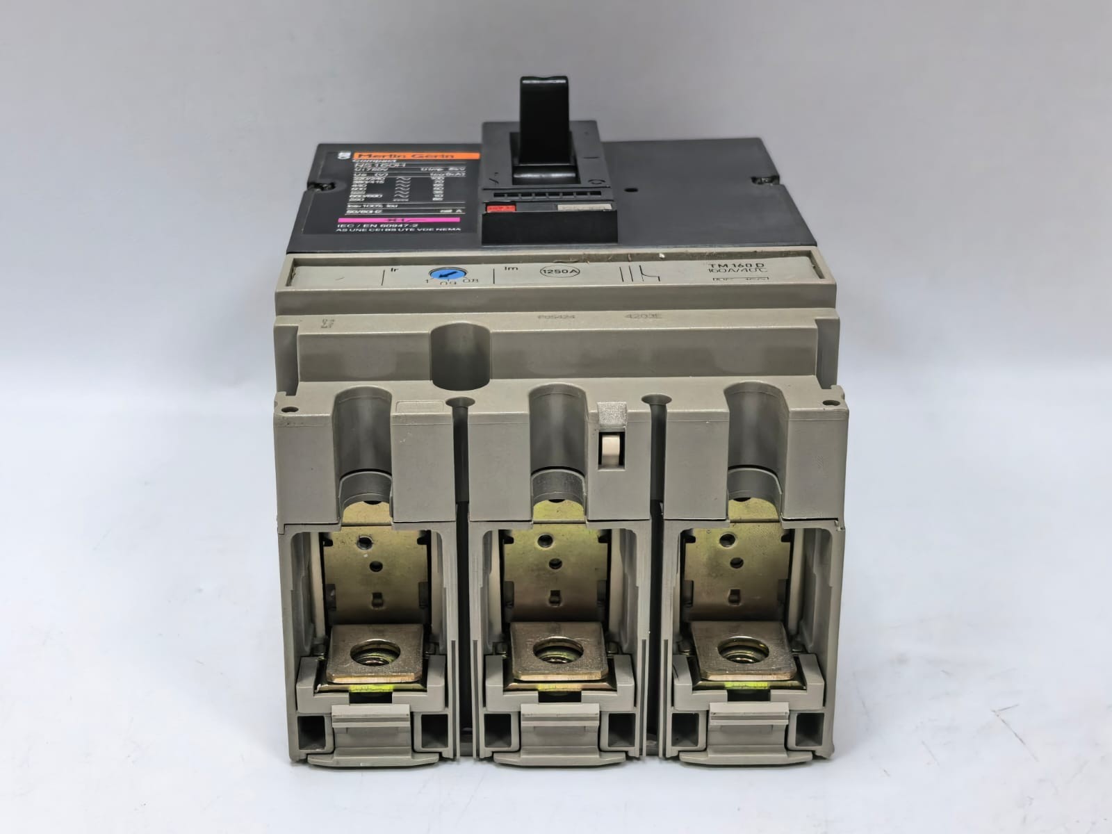 Merlin Gerin NS100-160-250 N/H/NA MERLIN GERIN NS160H CIRCUIT BREAKER COMPACT NS100-160-250 N/H/NA 7