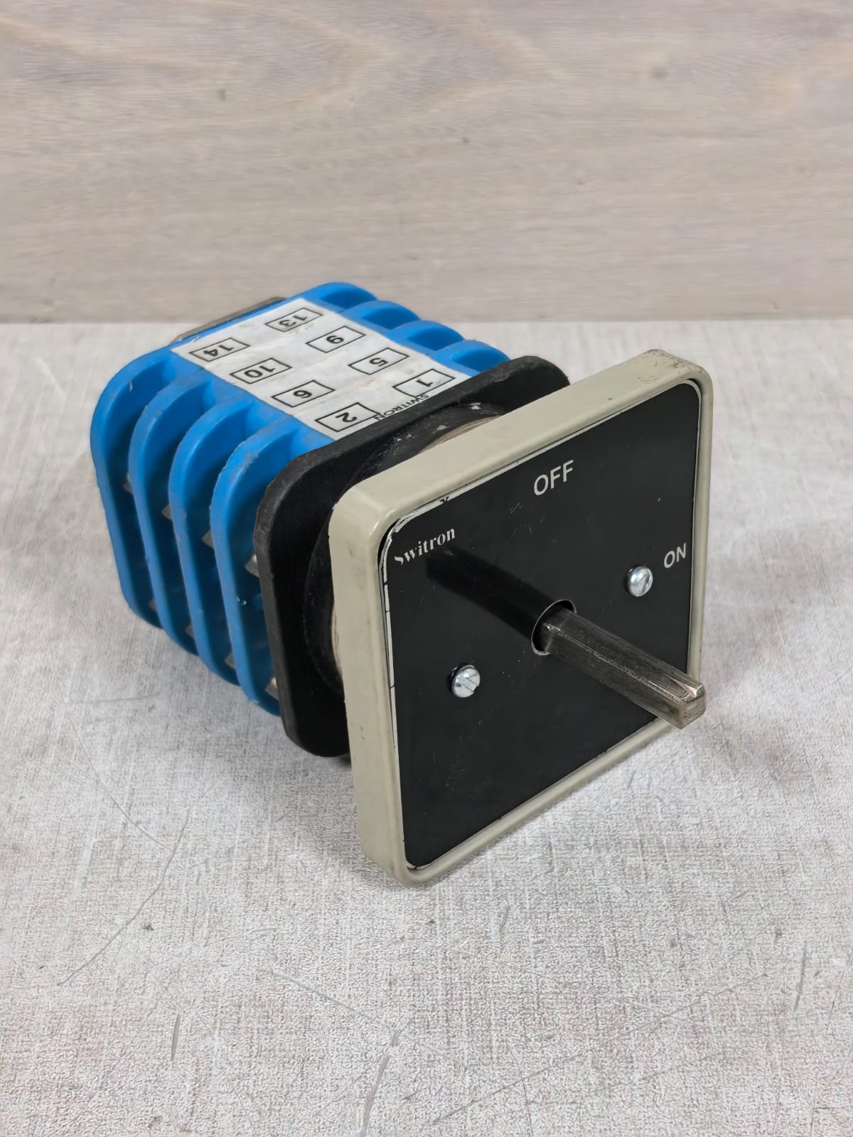 SWITRON SPC32P489R/T76/PD SWITRON SPC32P489R/T76/PD ROTARY SWITCH 32A/ 440VAC 3