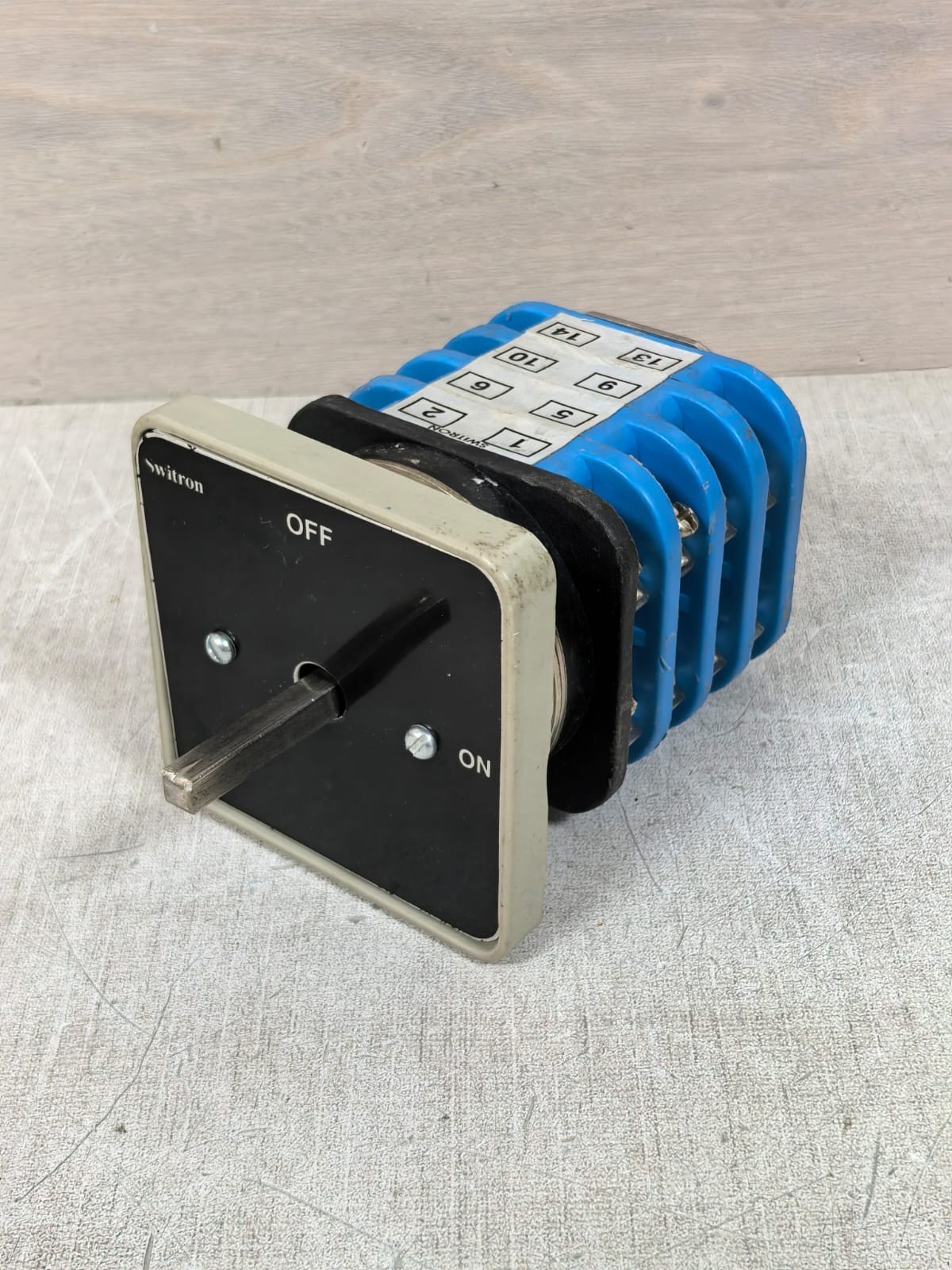 SWITRON SPC32P489R/T76/PD SWITRON SPC32P489R/T76/PD ROTARY SWITCH 32A/ 440VAC 4