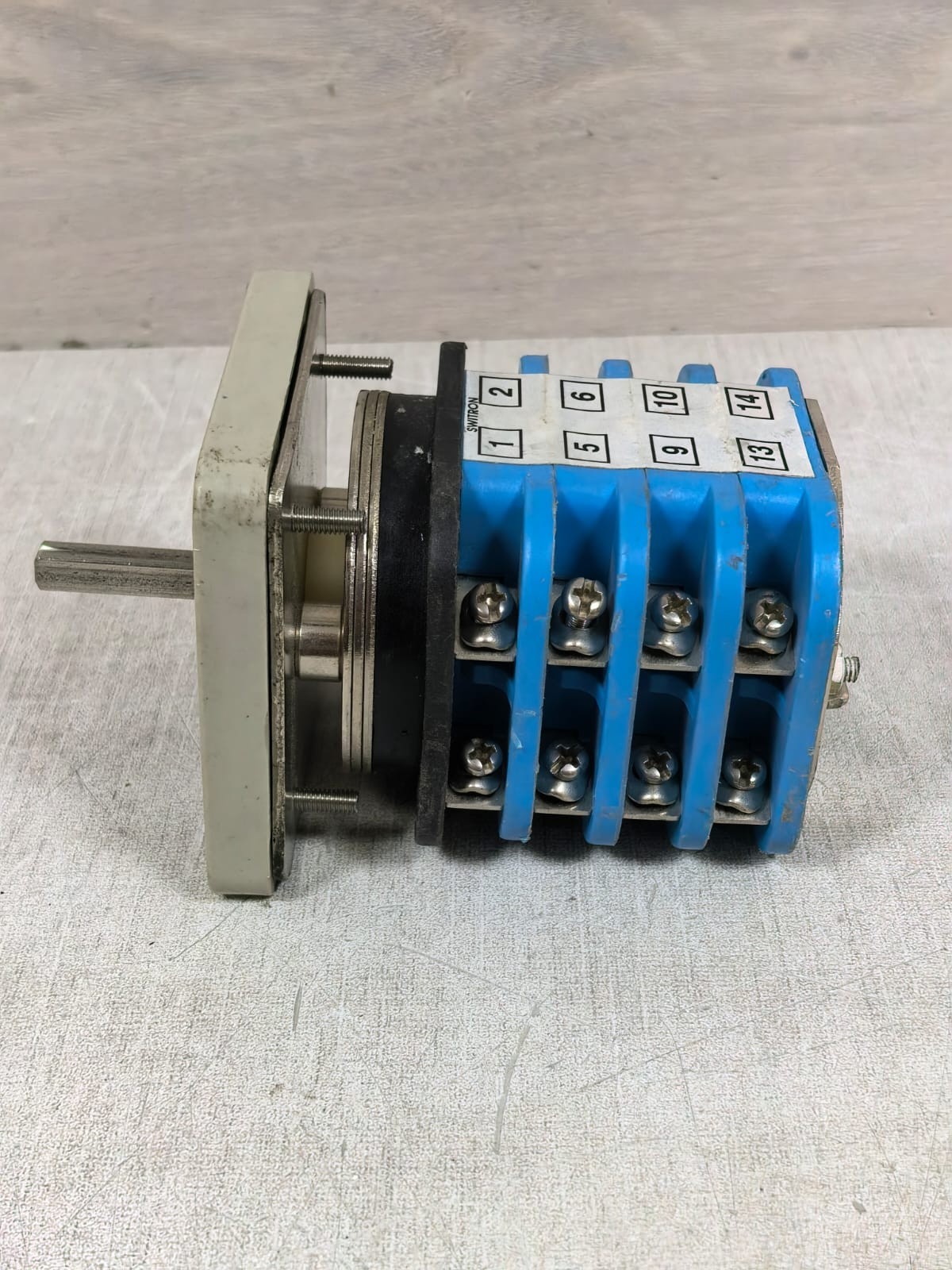 SWITRON SPC32P489R/T76/PD SWITRON SPC32P489R/T76/PD ROTARY SWITCH 32A/ 440VAC 5