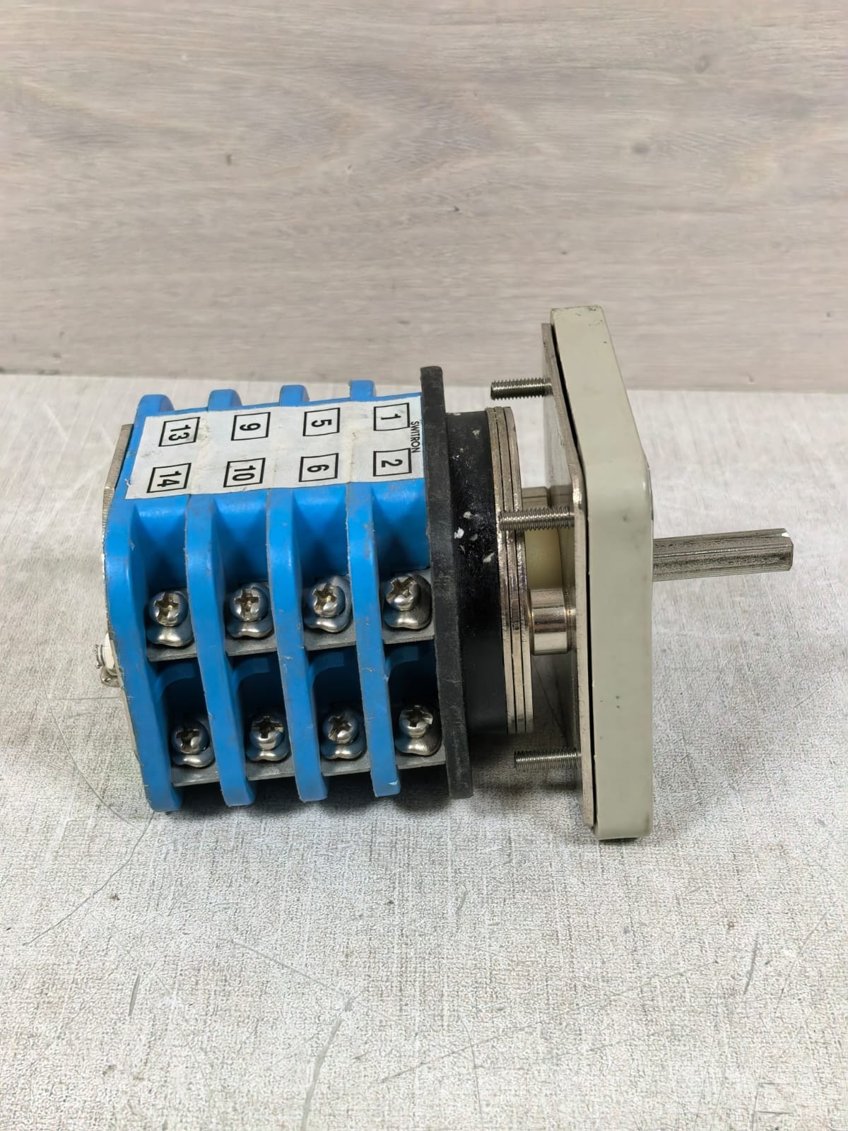 SWITRON SPC32P489R/T76/PD SWITRON SPC32P489R/T76/PD ROTARY SWITCH 32A/ 440VAC 6