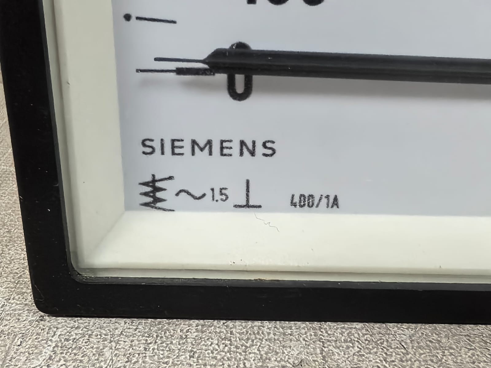 SIEMENS 9600000005B JI06090165 SIEMENS 9600000005B JI06090165 ANALOG AMMETER 400/1A 2