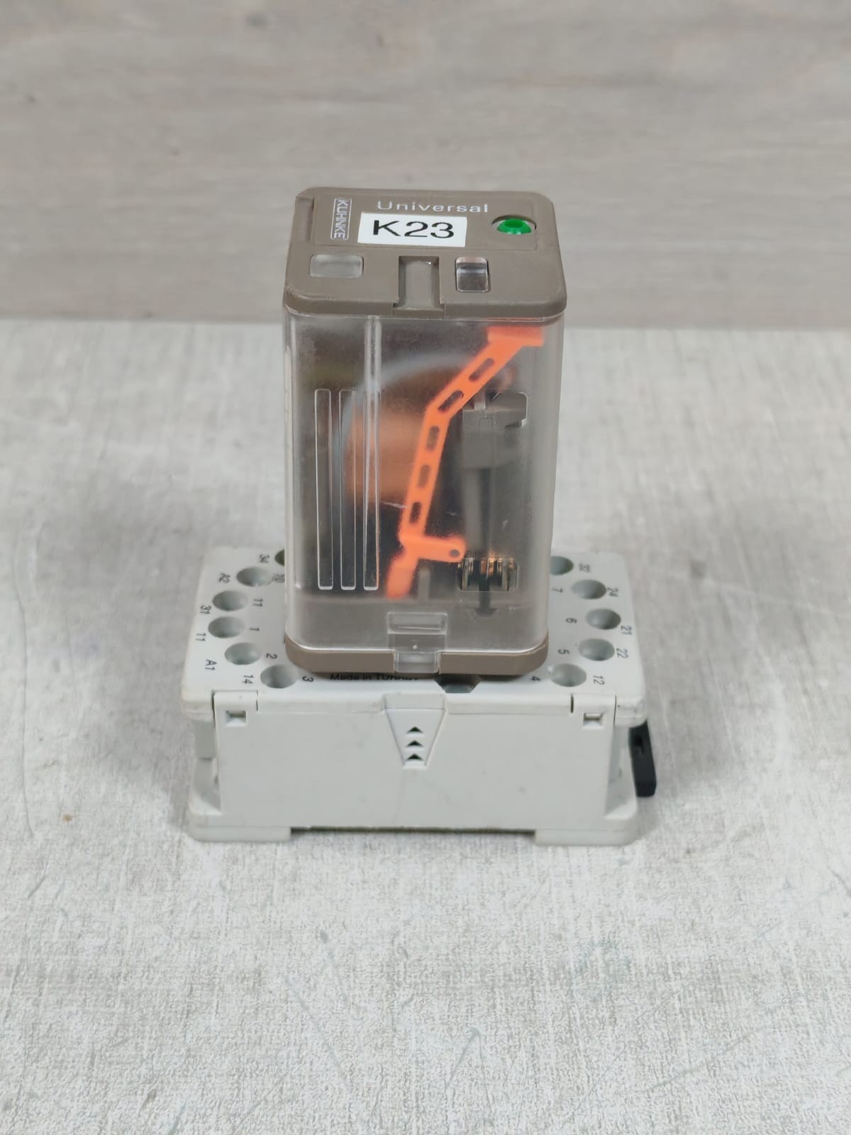 Kuhnke UF3-125VDC N KUHNKE UNIVERSAL UF3-125VDC N RELAY WITH BASE 10A 250VAC 7