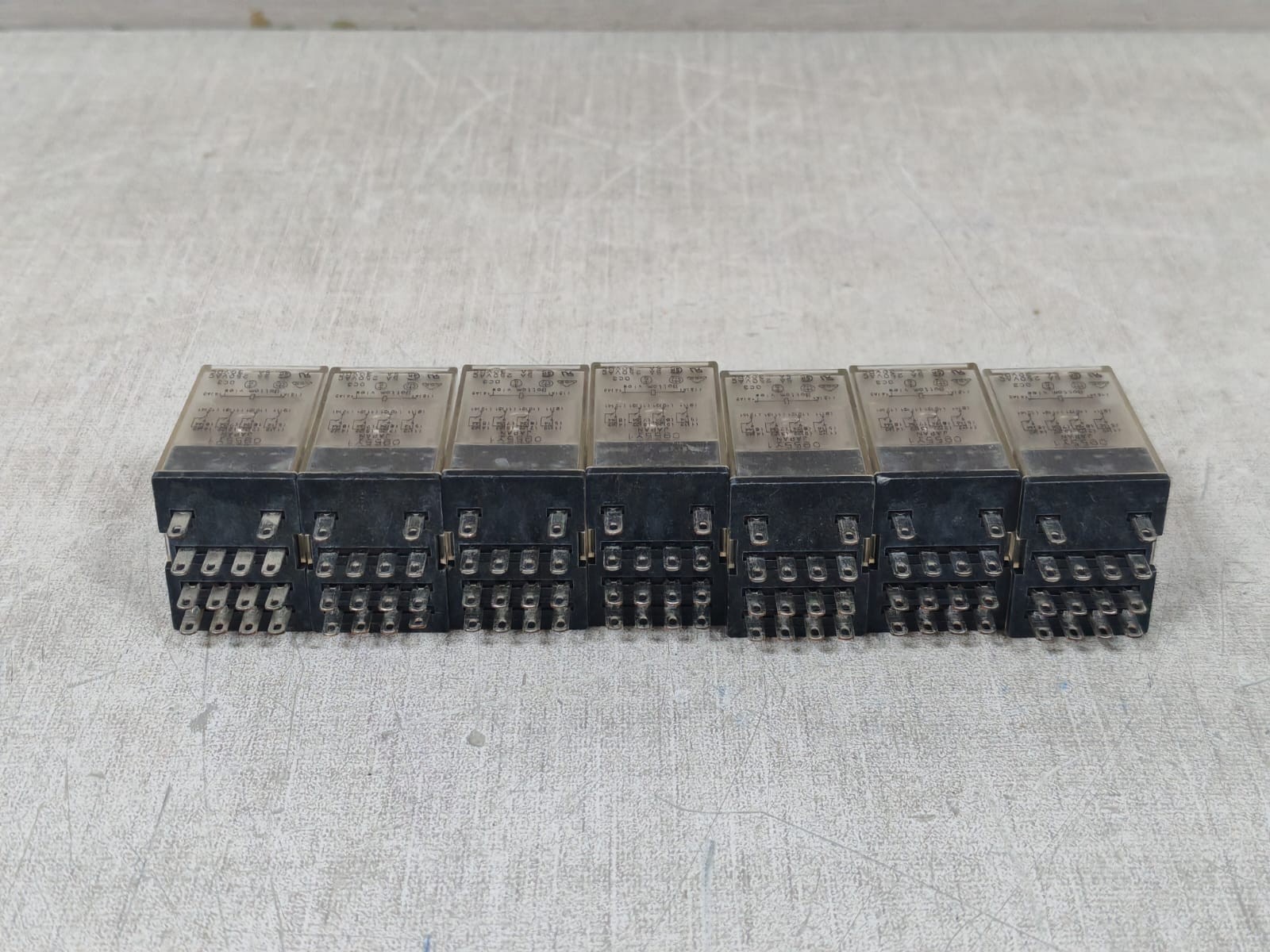 Omron MY4 OMRON MY4 125VDC CONTROL RELAY 8