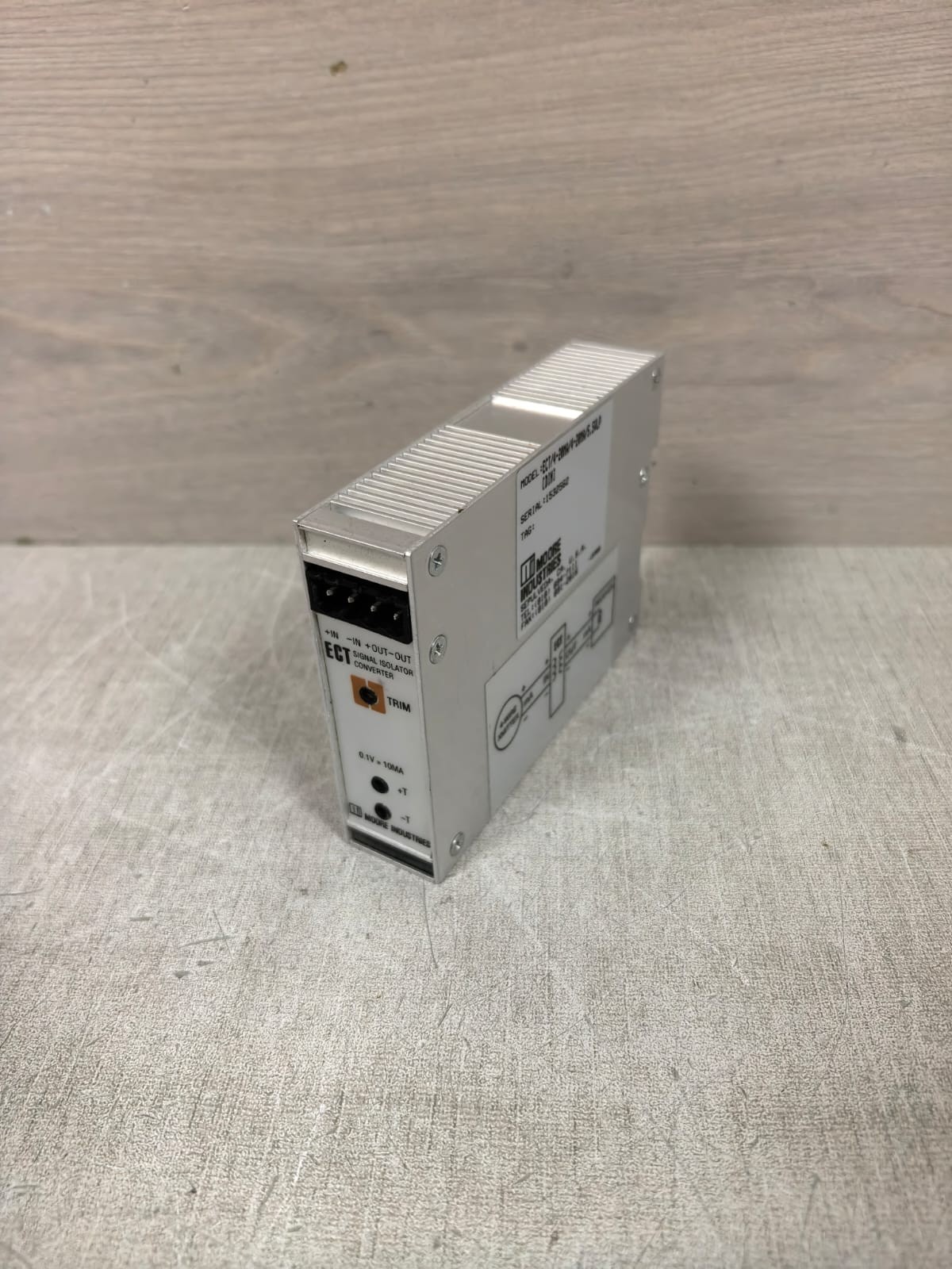 MOORE INDUSTRIES ECT/4-20MA/4-20MA/5.5VLP MOORE INDUSTRIES ECT/4-20MA/4-20MA/5.5VLP SIGNAL ISOLATOR CONVERTER 4