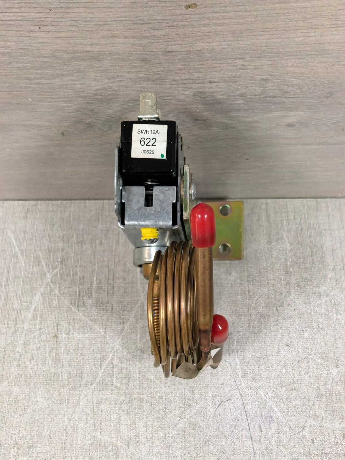 Carrier HK06CC004 CARRIER P12AE-1 P/N HK06CC004 DIFFERENT PRESSURE CONTROL 4