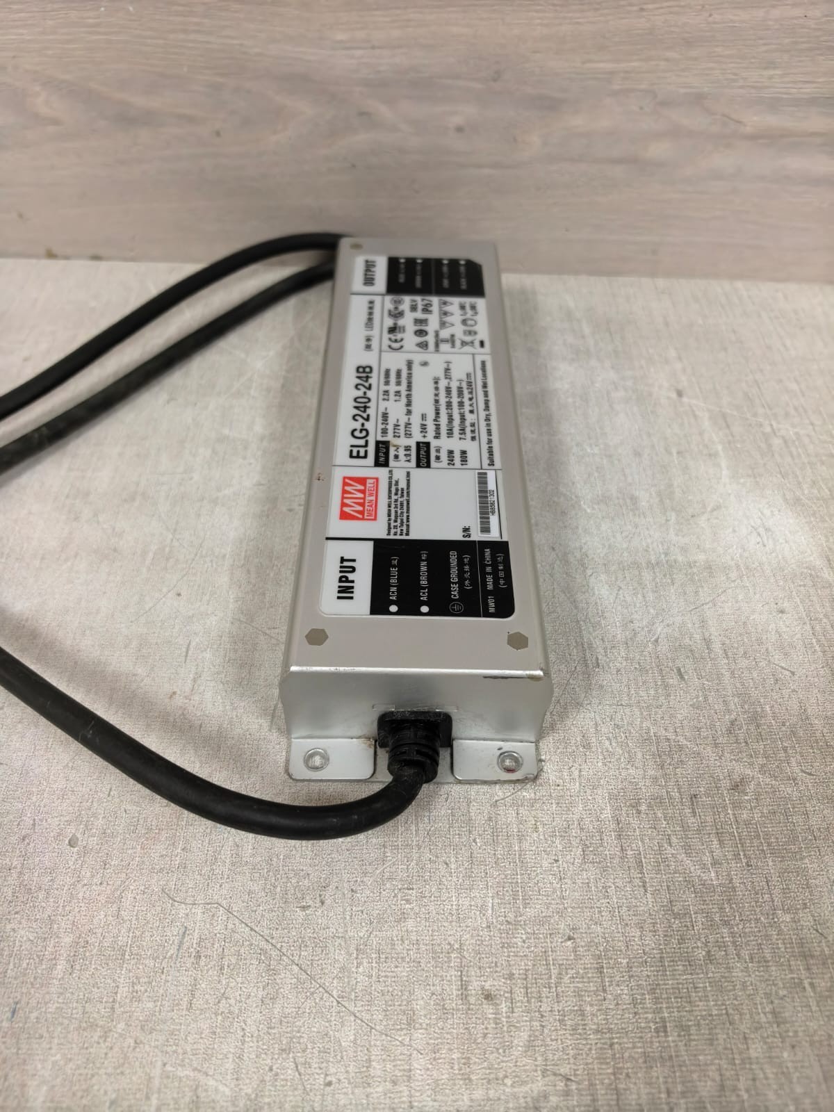 MEAN WELL ELG-240-24B MEANWELL ELG-240-24B POWER SUPPLY 100-240V 8