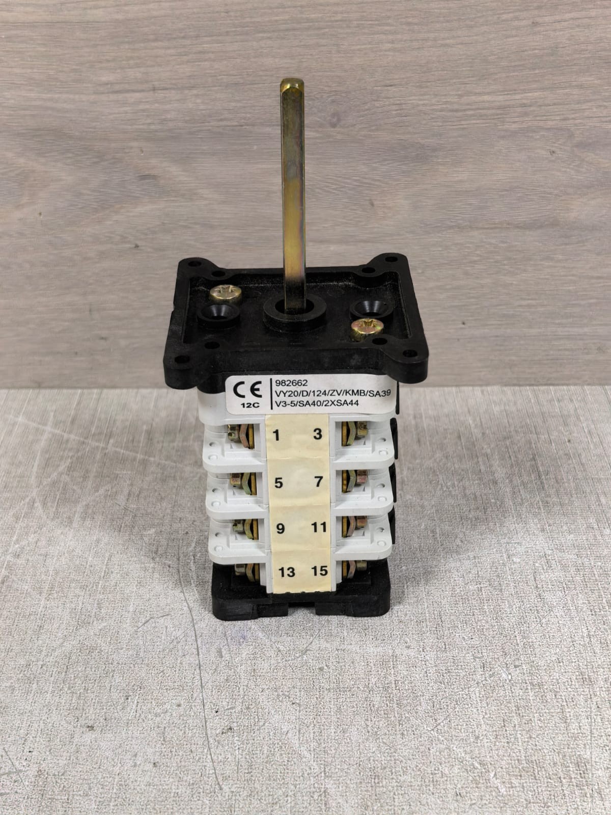 Entrelec VY20/D/124/ZV/KMB/SA39 982662 ENTRELEC VY20/D/124/ZV/KMB/SA39 982662 ROTARY SWITCH 4