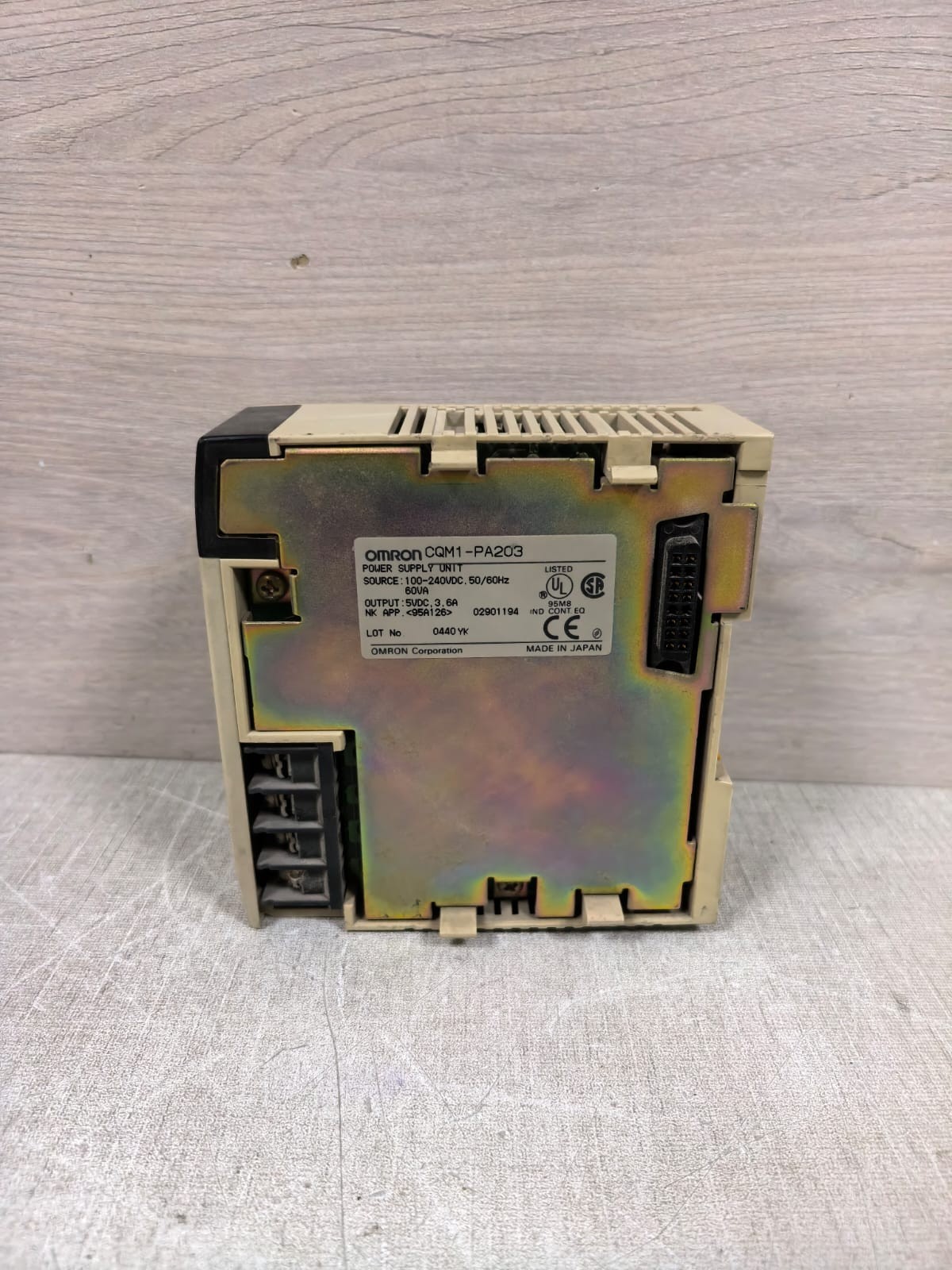 Omron CQM1-PA203 OMRON CQM1-PA203 POWER SUPPLY UNIT 100-240VDC 2