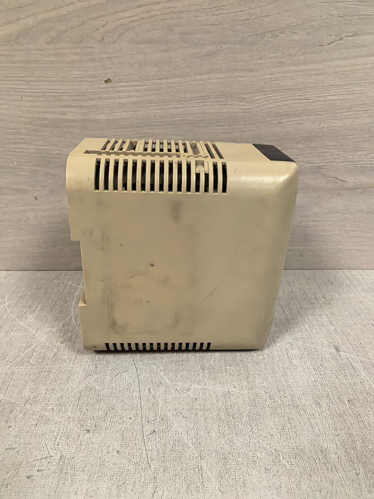Omron CQM1-PA203 OMRON CQM1-PA203 POWER SUPPLY UNIT 100-240VDC 3
