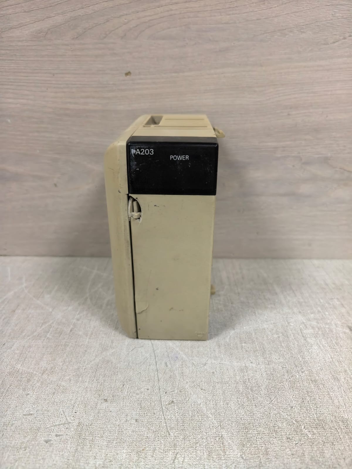Omron CQM1-PA203 OMRON CQM1-PA203 POWER SUPPLY UNIT 100-240VDC 1