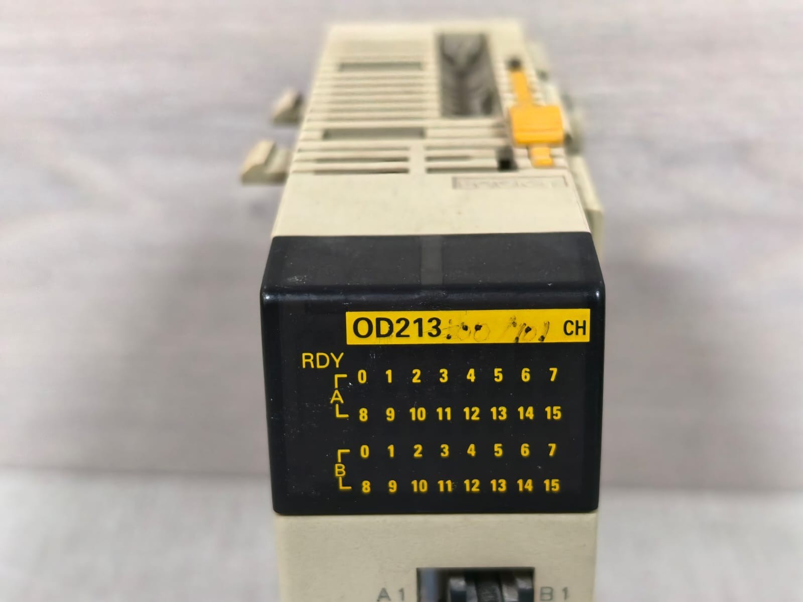 Omron CQM1-OD213 OMRON CQM1-OD213 OUTPUT UNIT CONTROLLER 2