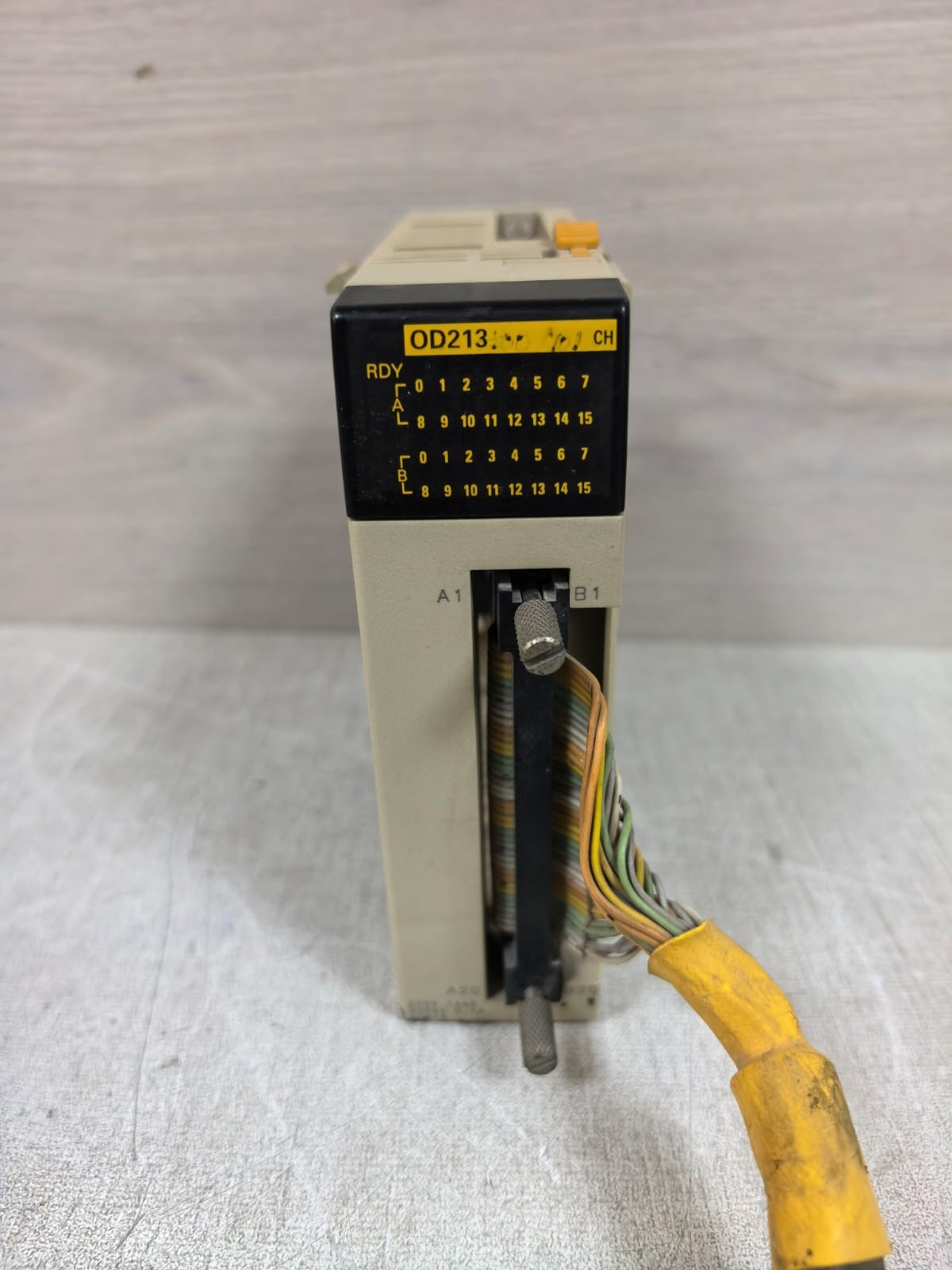 Omron CQM1-OD213 OMRON CQM1-OD213 OUTPUT UNIT CONTROLLER 1