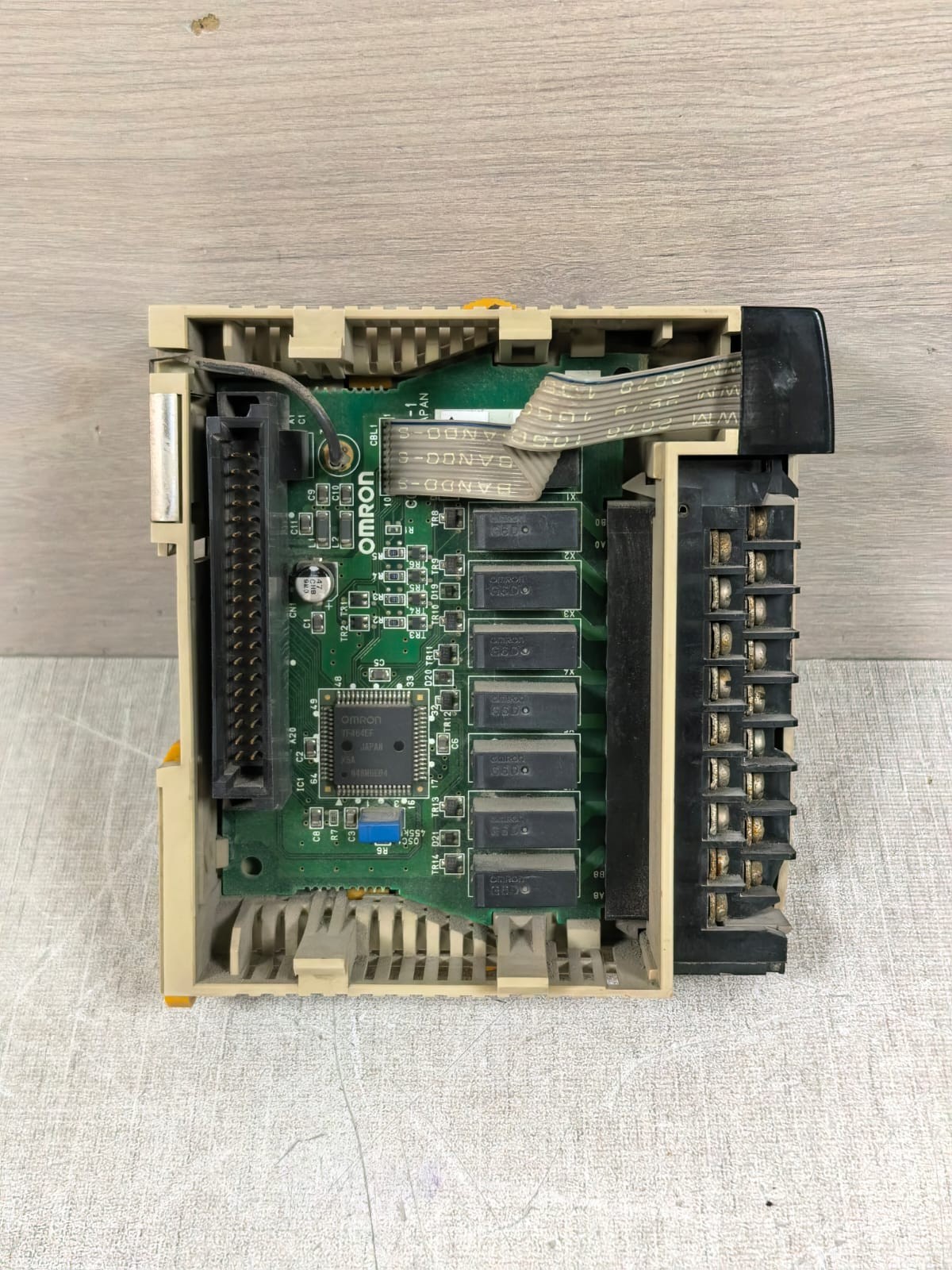 Omron CQM1-OC221 OMRON CQM1-OC221 OUTPUT UNIT CONTROLLER 7