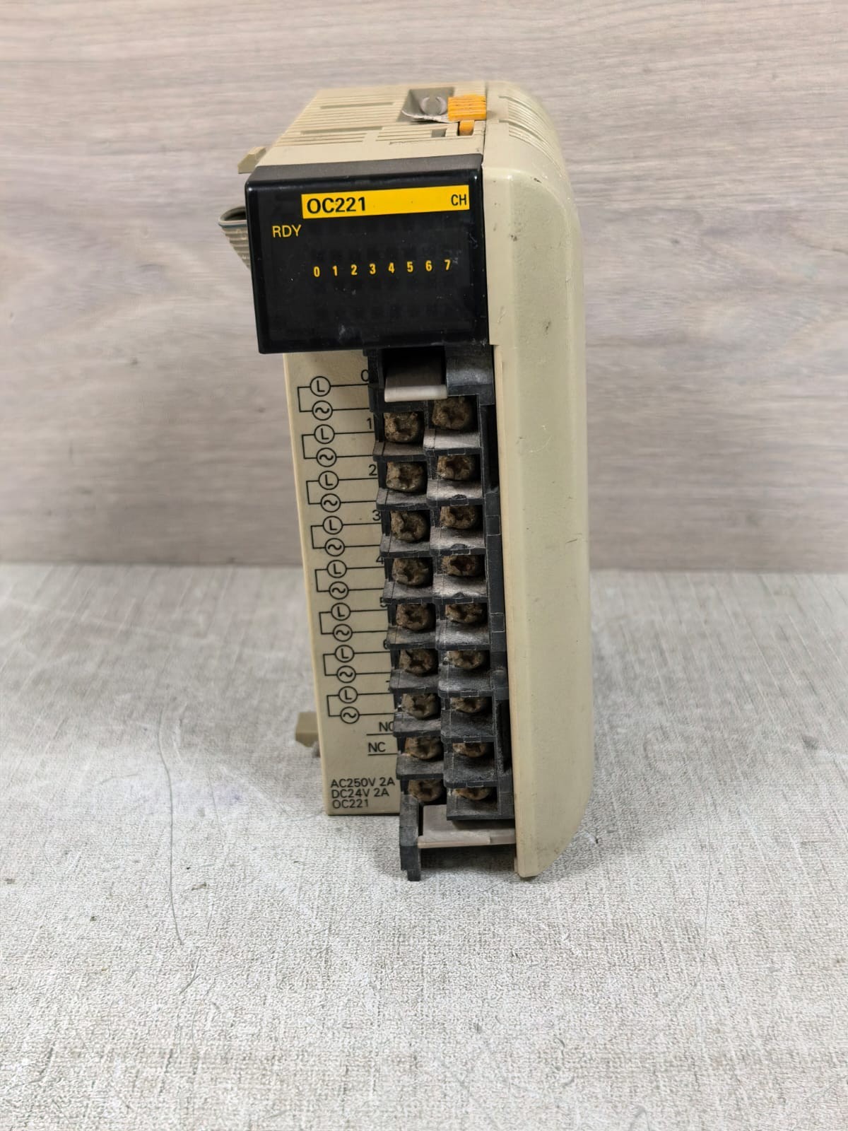 Omron CQM1-OC221 OMRON CQM1-OC221 OUTPUT UNIT CONTROLLER 1