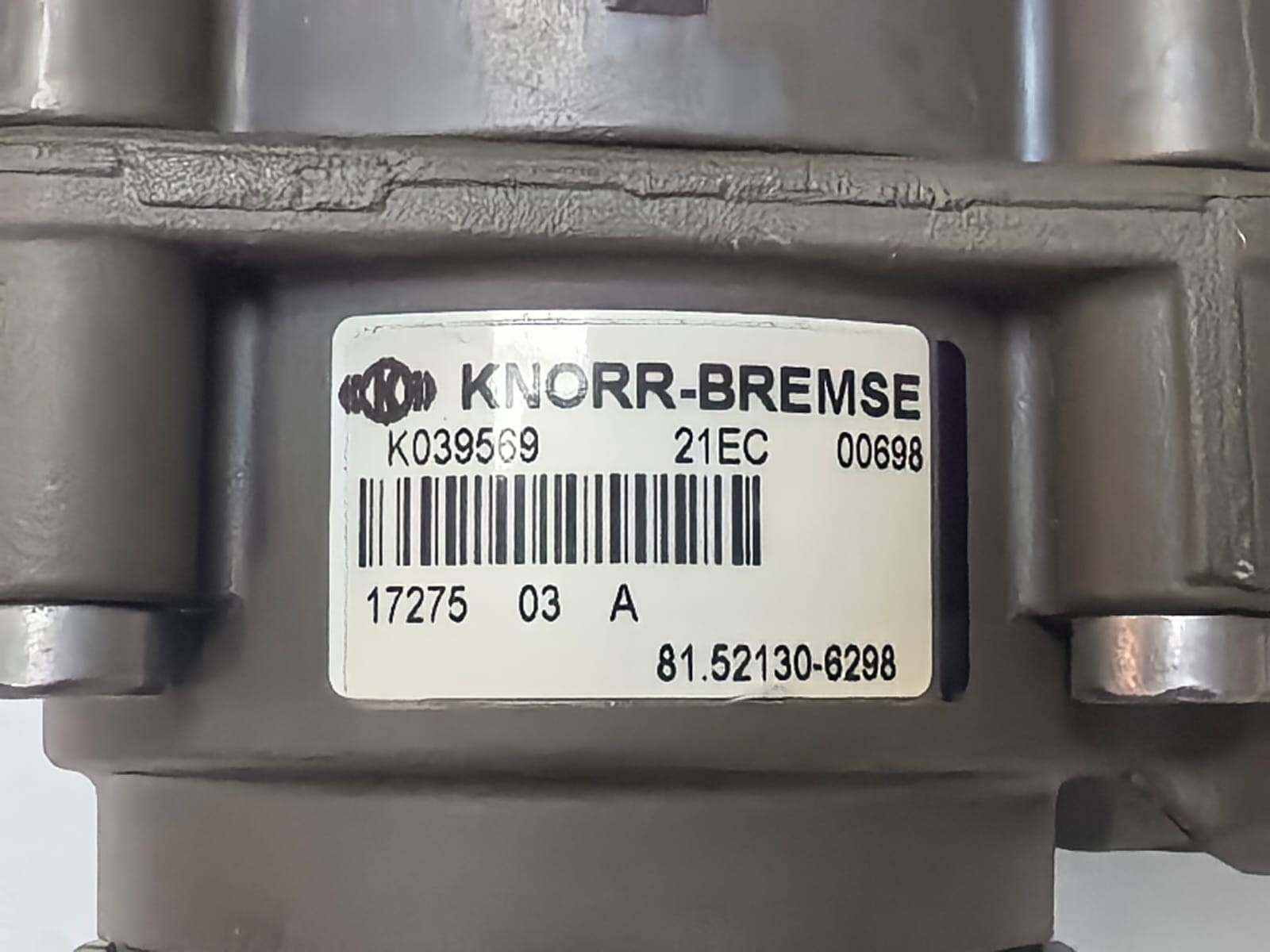 KNORR-BREMSE 81.52130-6298 KNORR-BREMSE K039569 BRAKE PEDAL VALVE 81.52130-6298 2