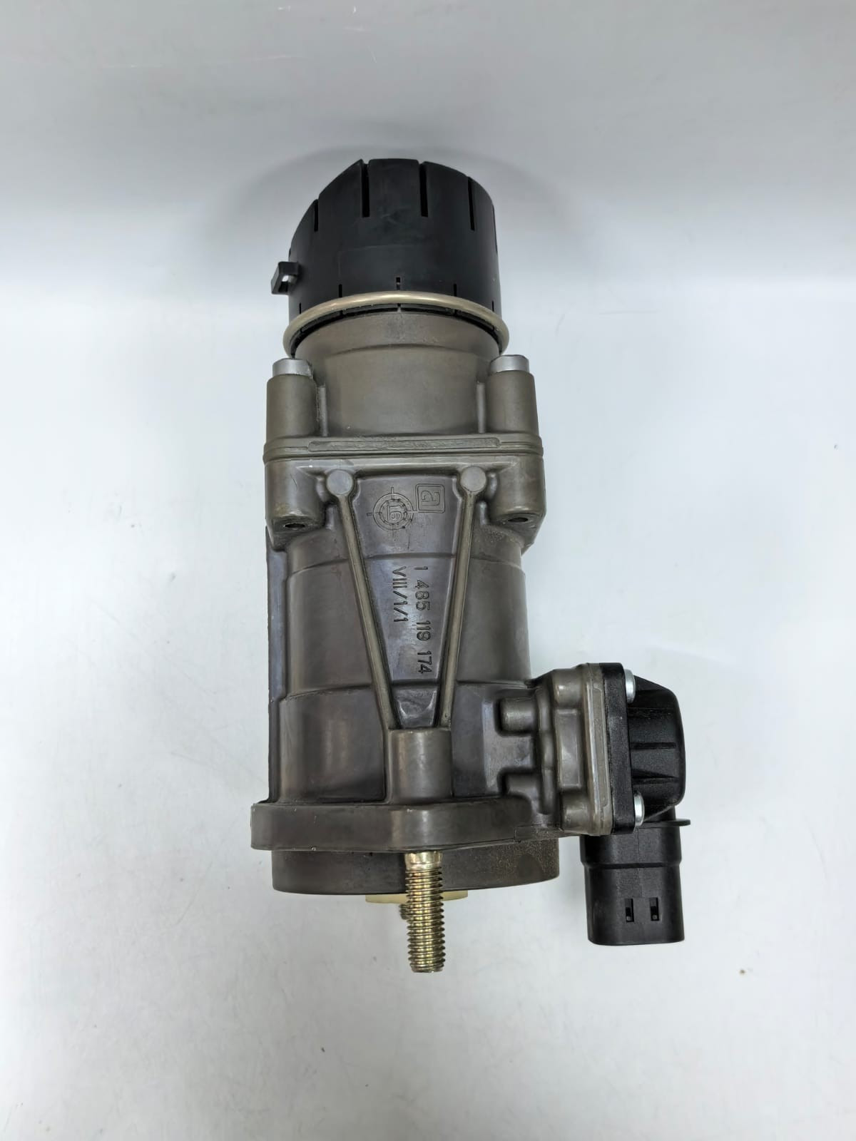 KNORR-BREMSE 81.52130-6298 KNORR-BREMSE K039569 BRAKE PEDAL VALVE 81.52130-6298 4