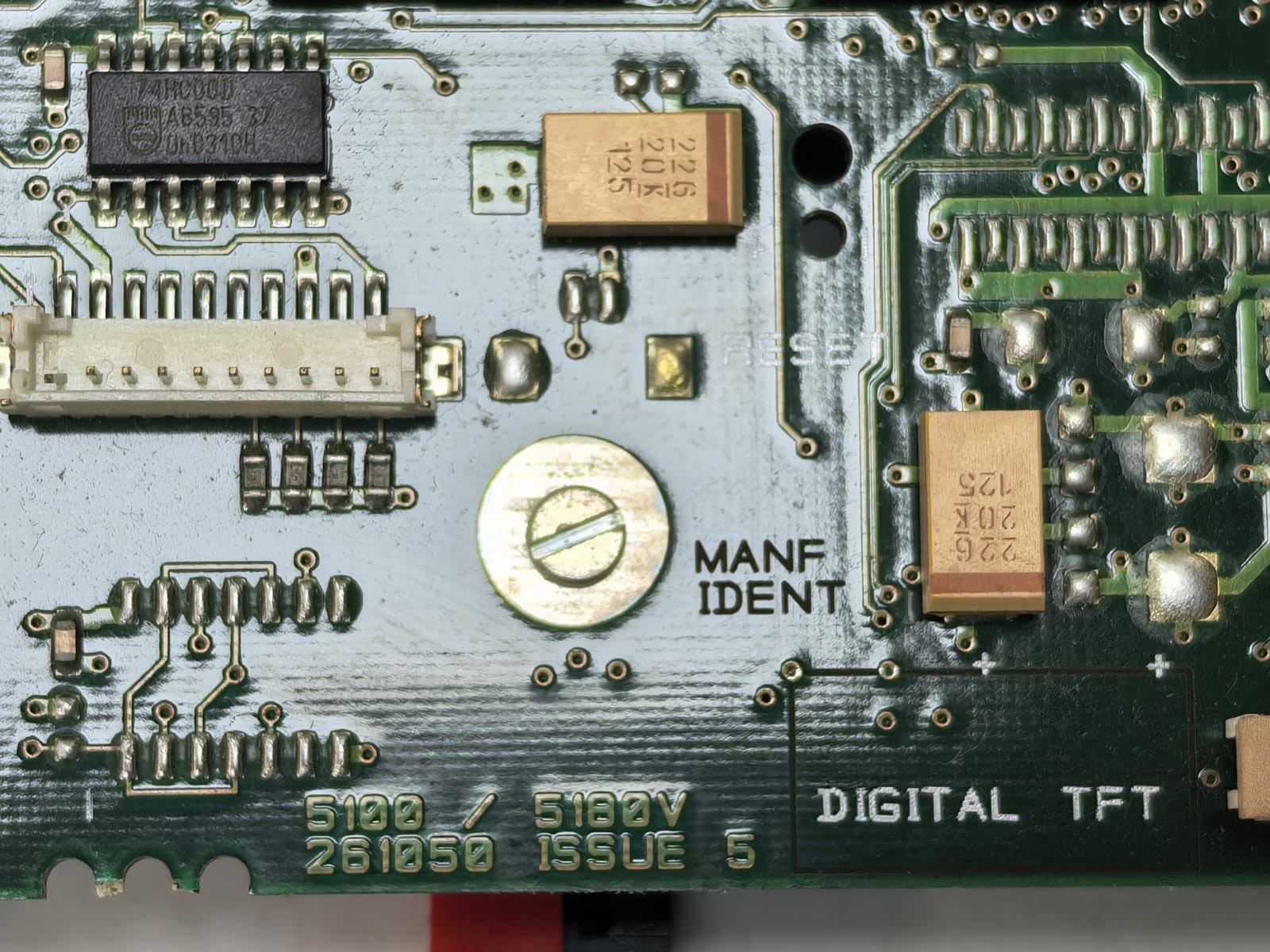 5100/5180V 5100/5180V PCB BOARD 261050 ISSUE 5 3