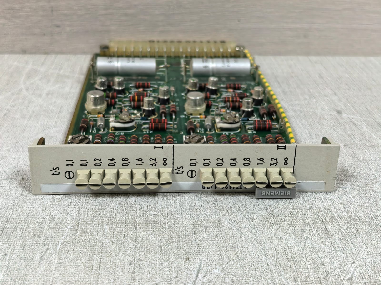Siemens 7TT1122-1/DD M11140-B2210 SIEMENS 7TT1122-1/DD M11140-B2210 CIRCUIT BOARD 2