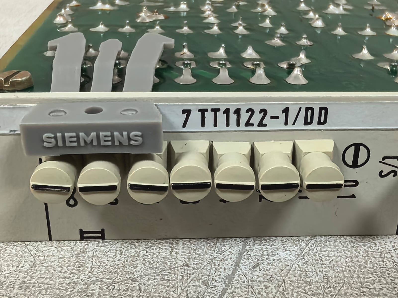 Siemens 7TT1122-1/DD M11140-B2210 SIEMENS 7TT1122-1/DD M11140-B2210 CIRCUIT BOARD 3
