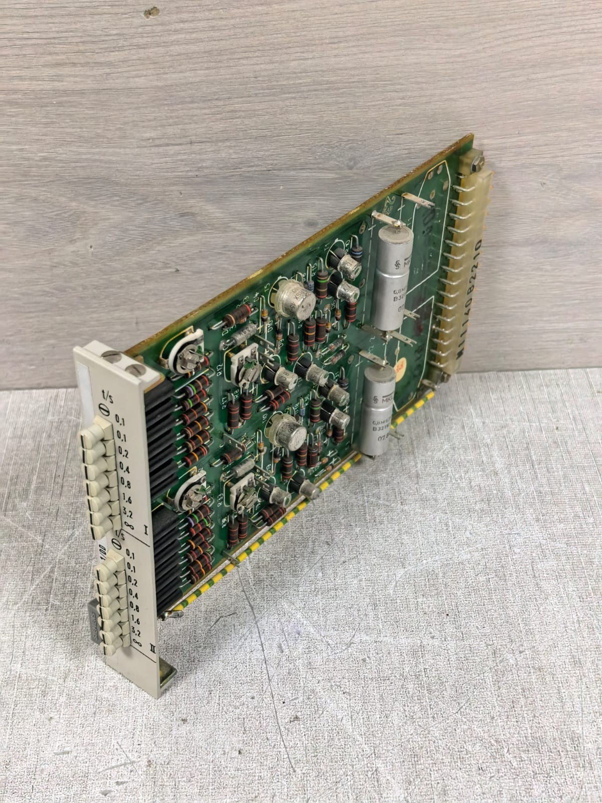 Siemens 7TT1122-1/DD M11140-B2210 SIEMENS 7TT1122-1/DD M11140-B2210 CIRCUIT BOARD 4